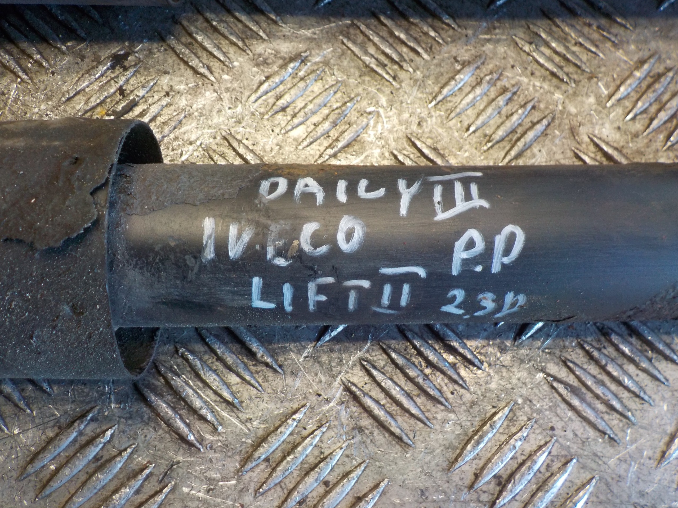 IVECO Daily III Lift II 2.3 HPI Stoßdämpfer hinten (gebraucht) image 3
