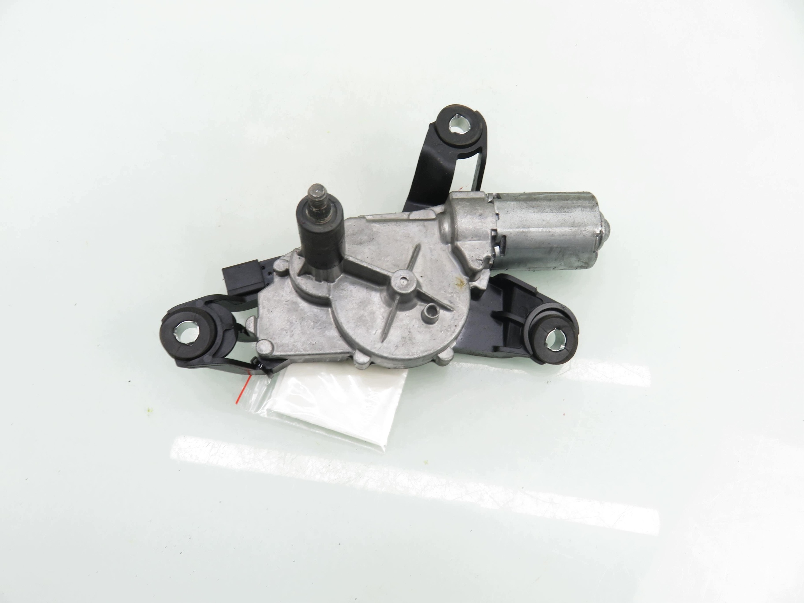 Achterruitwissermotor Mitsubishi Colt VI 0390201599 image 4