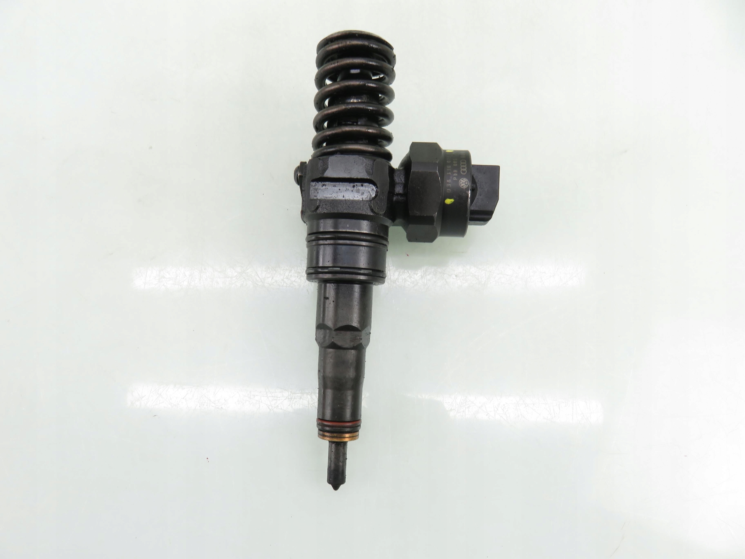Ruiskutuspumppu VW 1.9 TDI 038130073F image 2