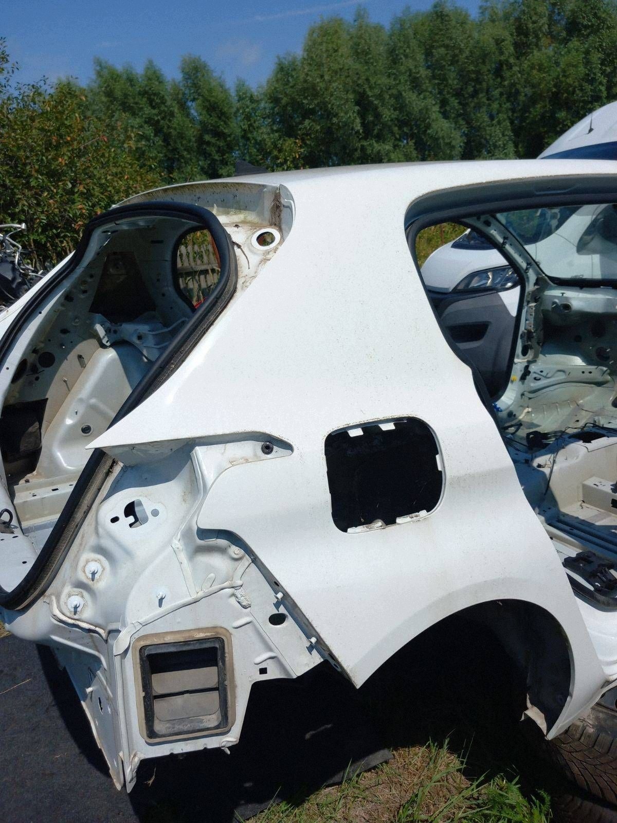 Peugeot 308 II T9 Rechtsachspod VPK2766 Gebraucht image 2