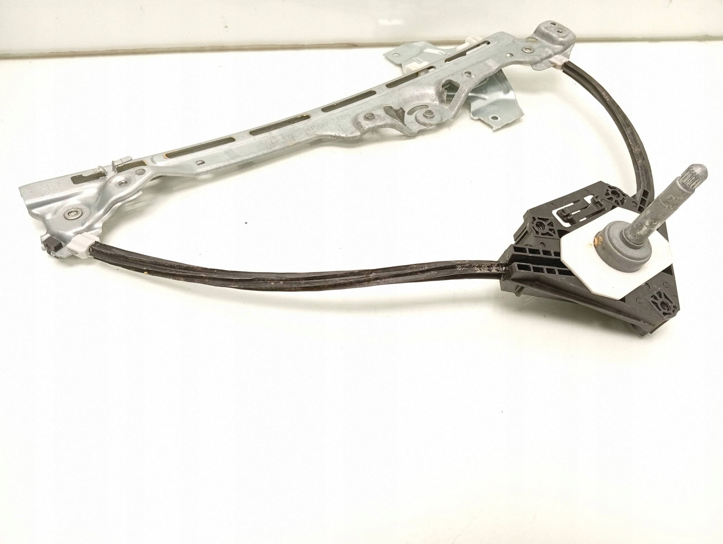Peugeot 308 2018 lasinnostin taka OEM 9677737480