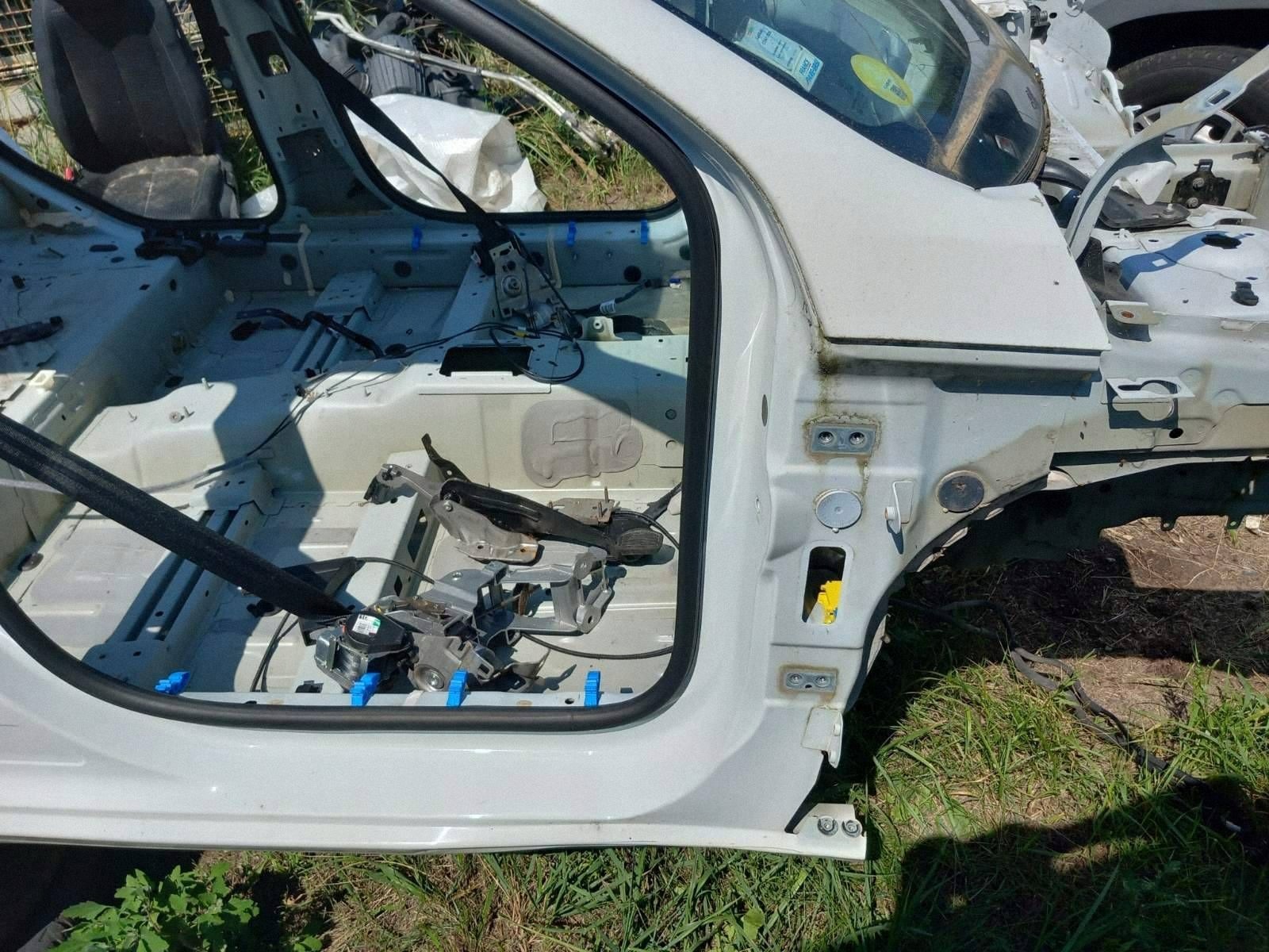 Peugeot 308 II T9 2018 oikea etulokasuoja VPK2768