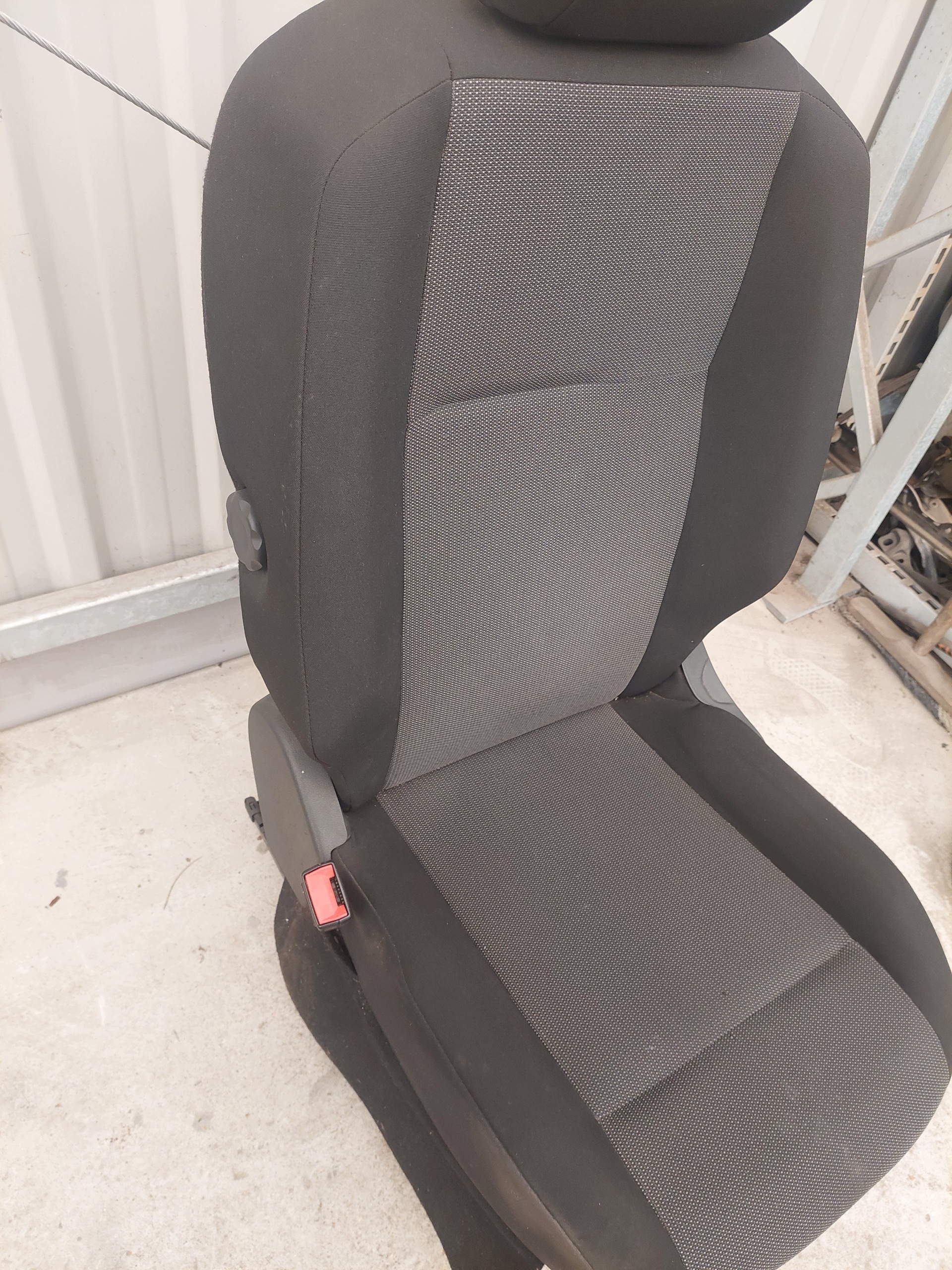 Berlingo IV Partner Combo E vasen etuistuin, käytetty image 3