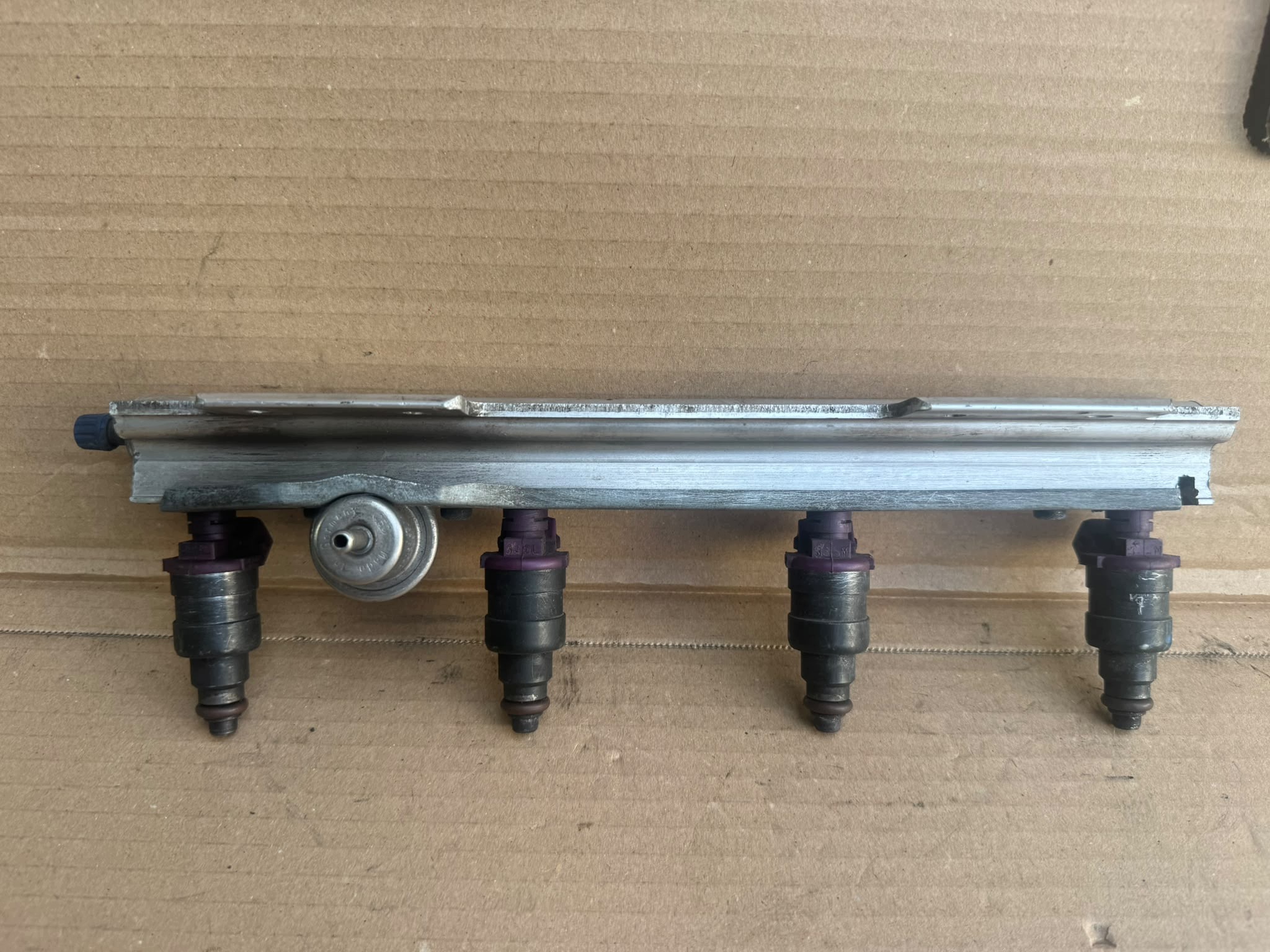 Volvo V40 S40 Renault 2.0B Injector Rail image 2