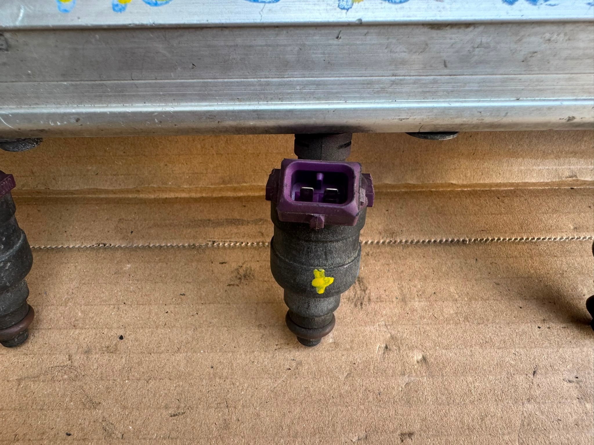 Volvo V40 S40 Renault 2.0B Injector Rail image 4