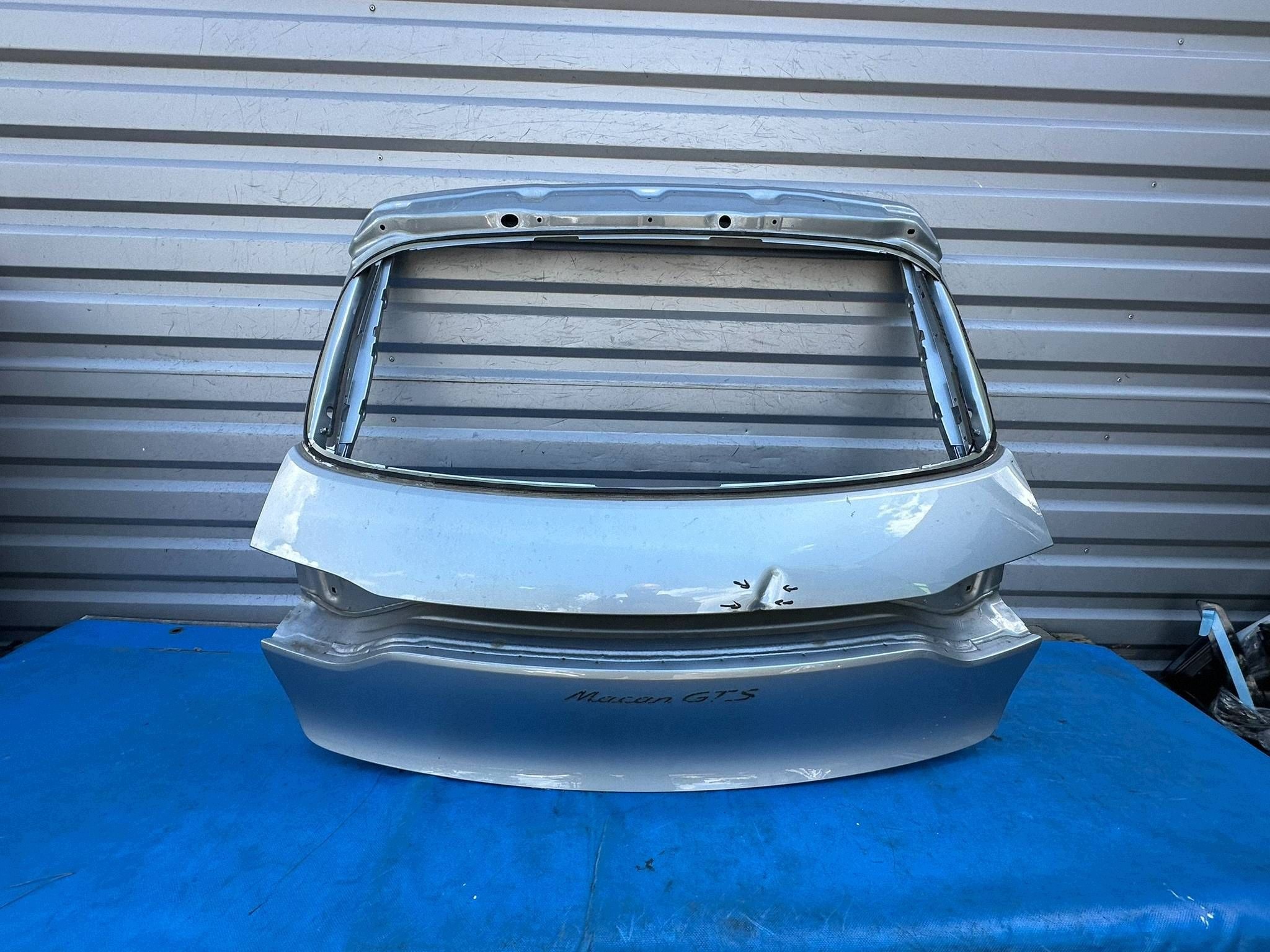 Porsche Macan 95B GTS Takaluukku 95B927116A