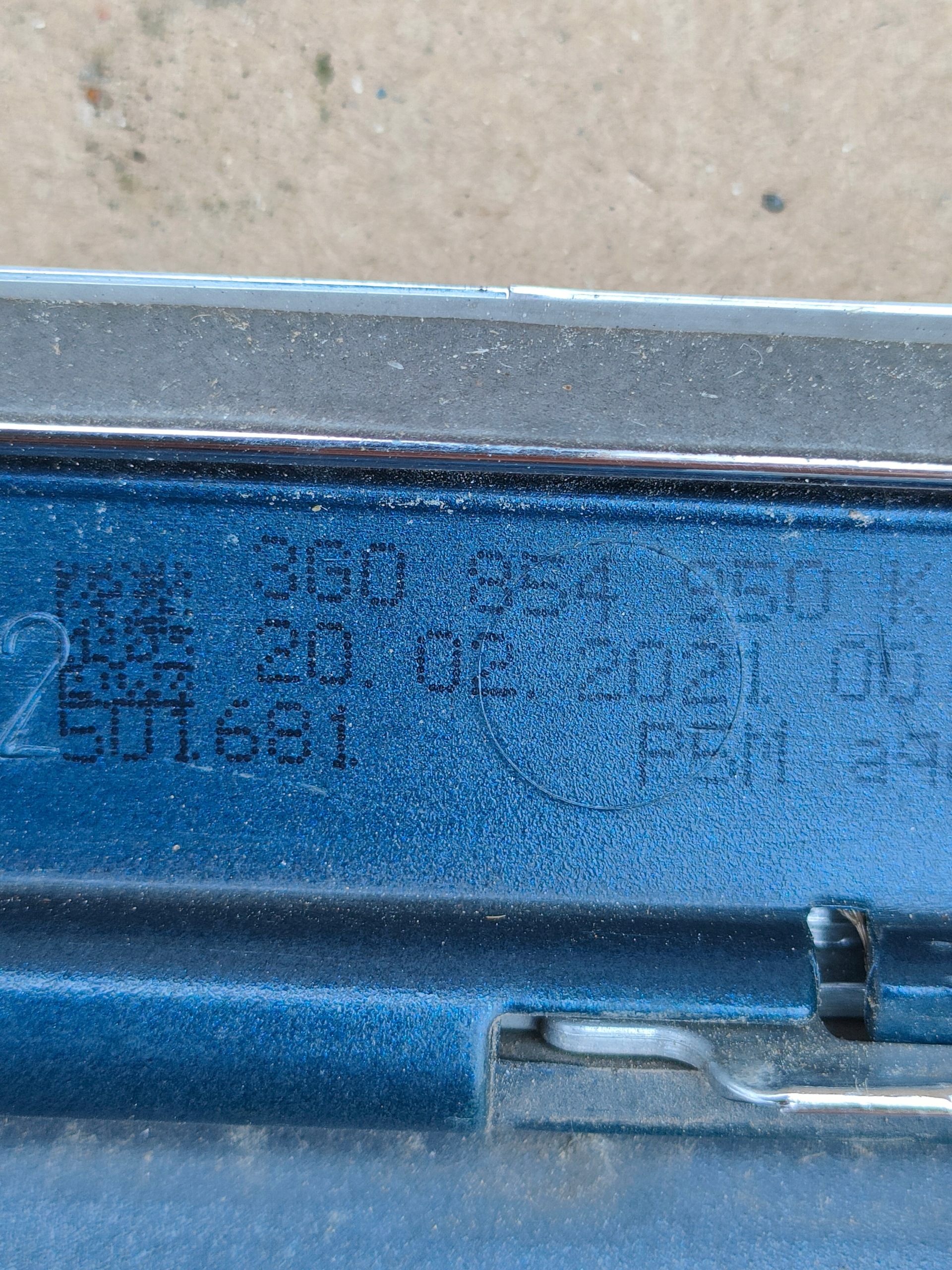 VW Passat B8 3G takalista oem 3G0854950 image 8
