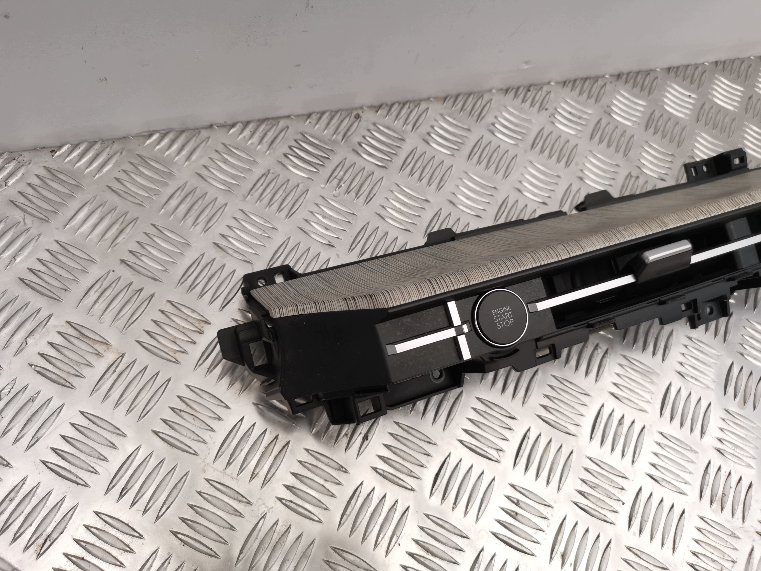 Hyundai Santa Fe V MX5 24- lijst dashboard 97401P6000 image 3