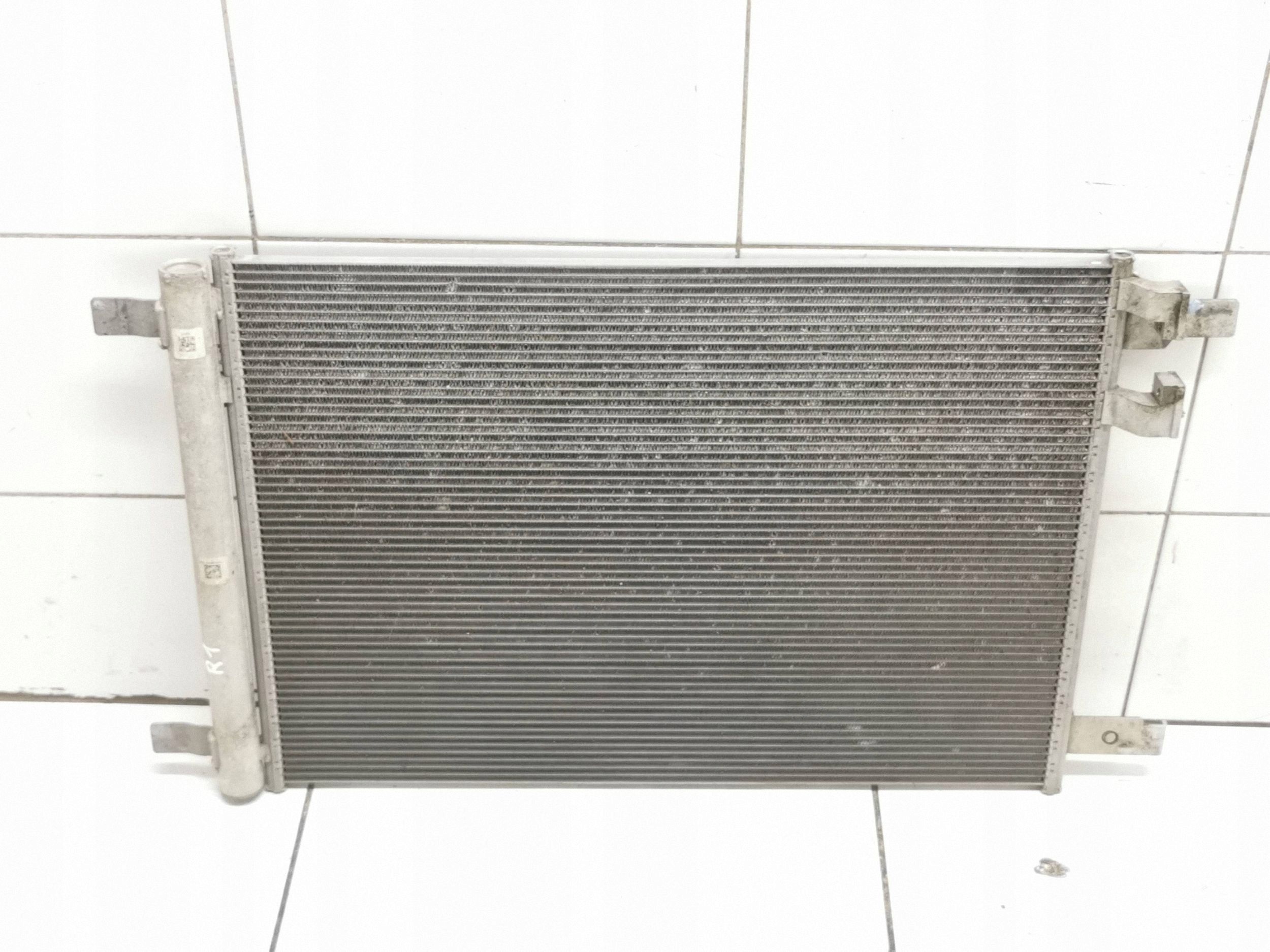 Condenseur clim VW Golf VII 2020 OEM 447740 image 2