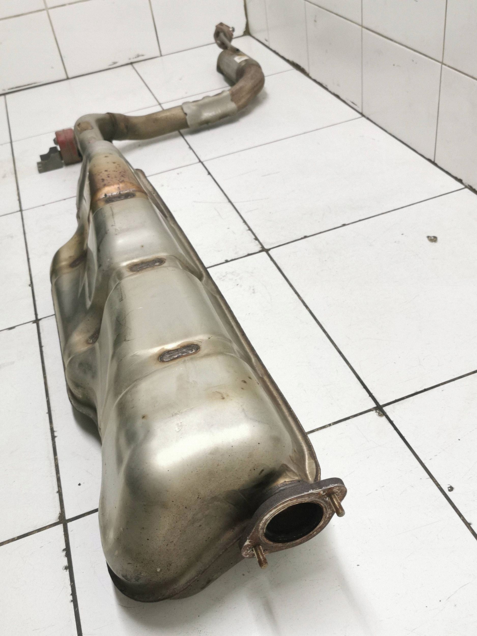 Volkswagen OE 5Q0253411AQ Exhaust Muffler Used