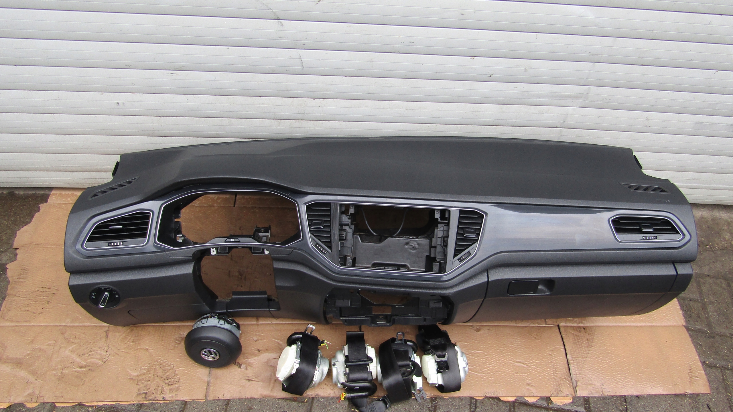 VW T-ROC Dashboardpaneel Compleet Origineel image 2