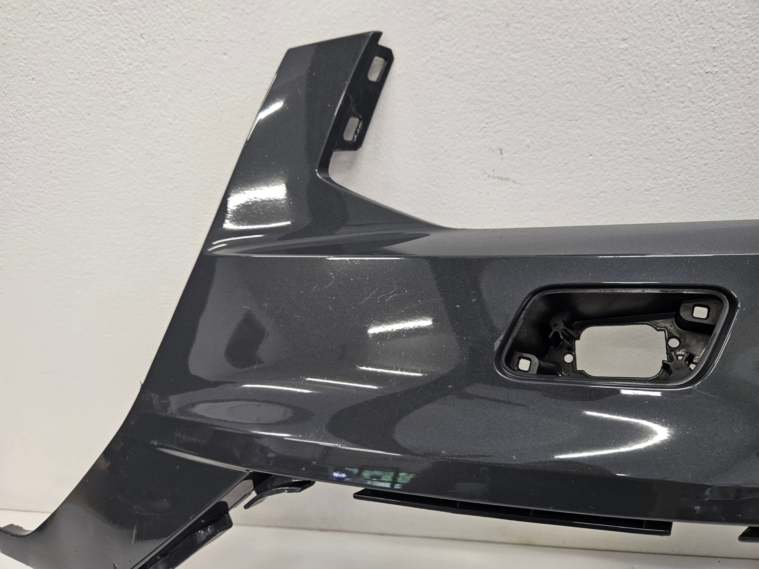 Audi Q2 etupuskurin kulma vasen 81A807437A
