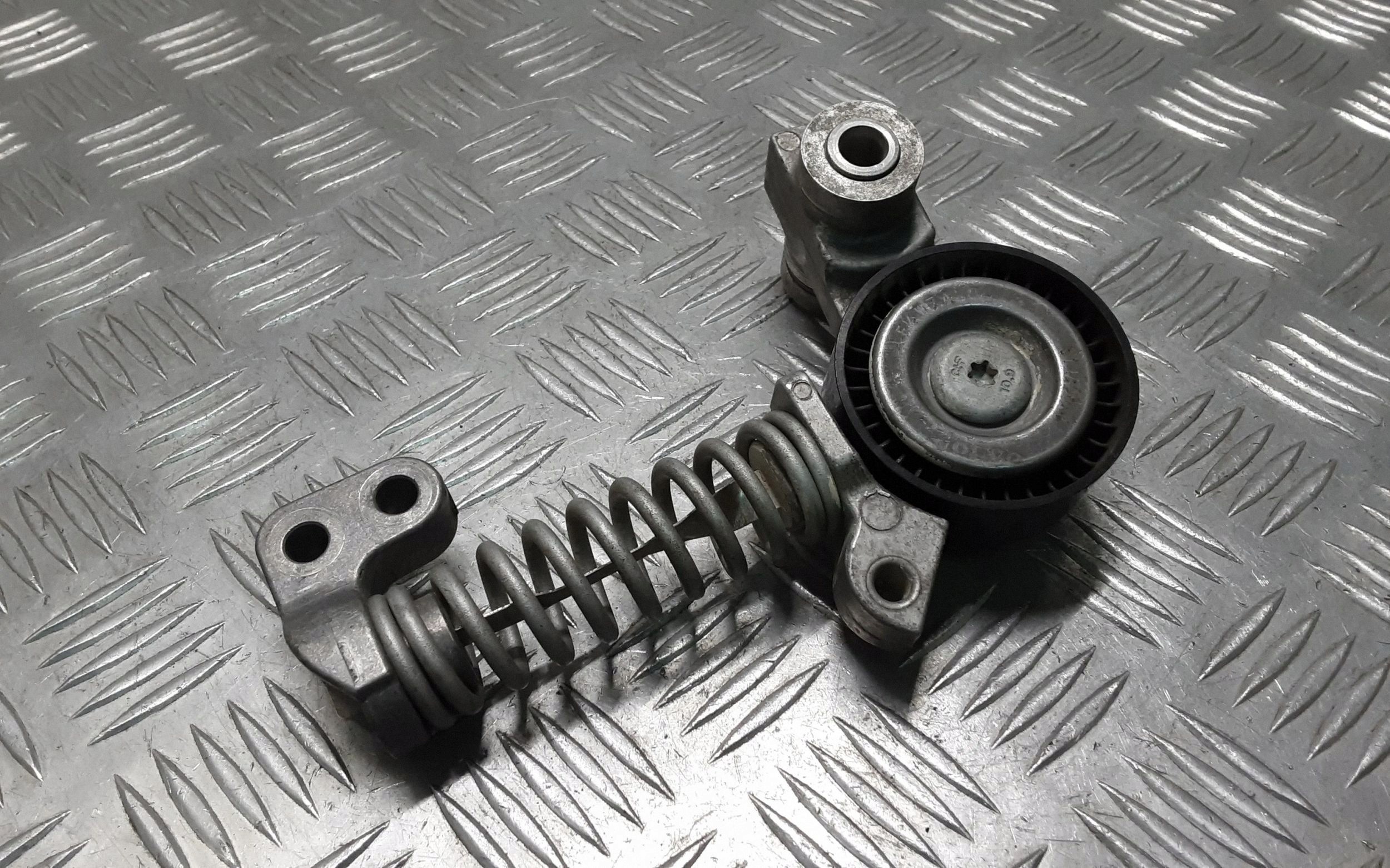 Volvo XC90 Spannrolle Keilrippenriemen OEM 31460374