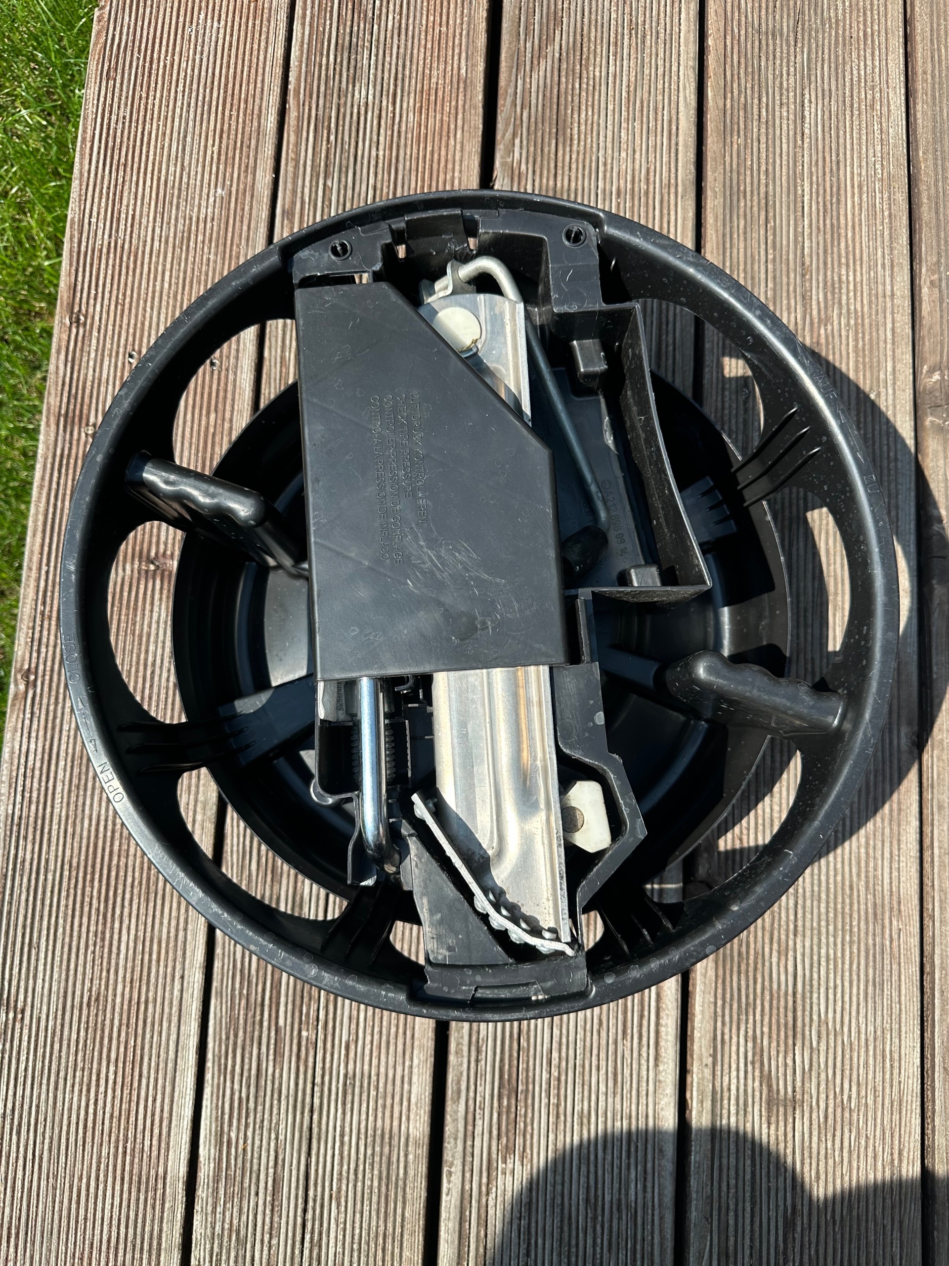Mercedes W207 W212 Einsatz für Wagenheber A2128980914 image 5
