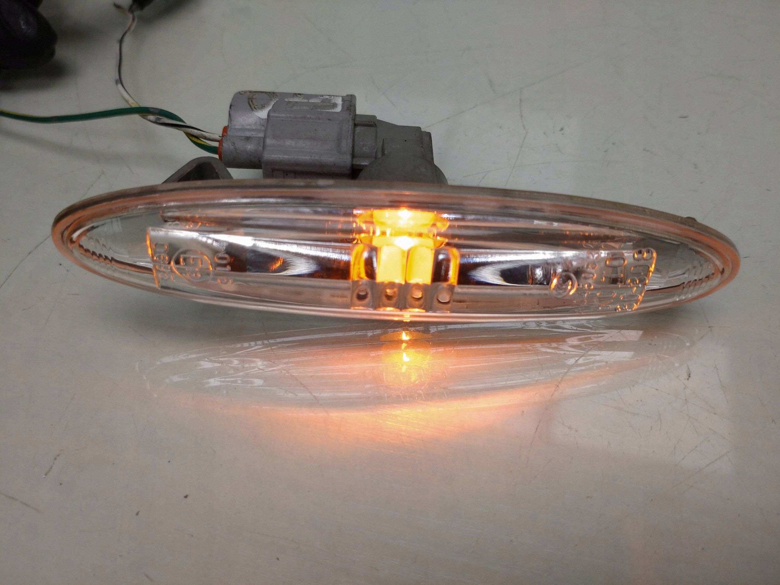 2007 Lexus SC 430 Direction indicator in mud 8173030131 image 2