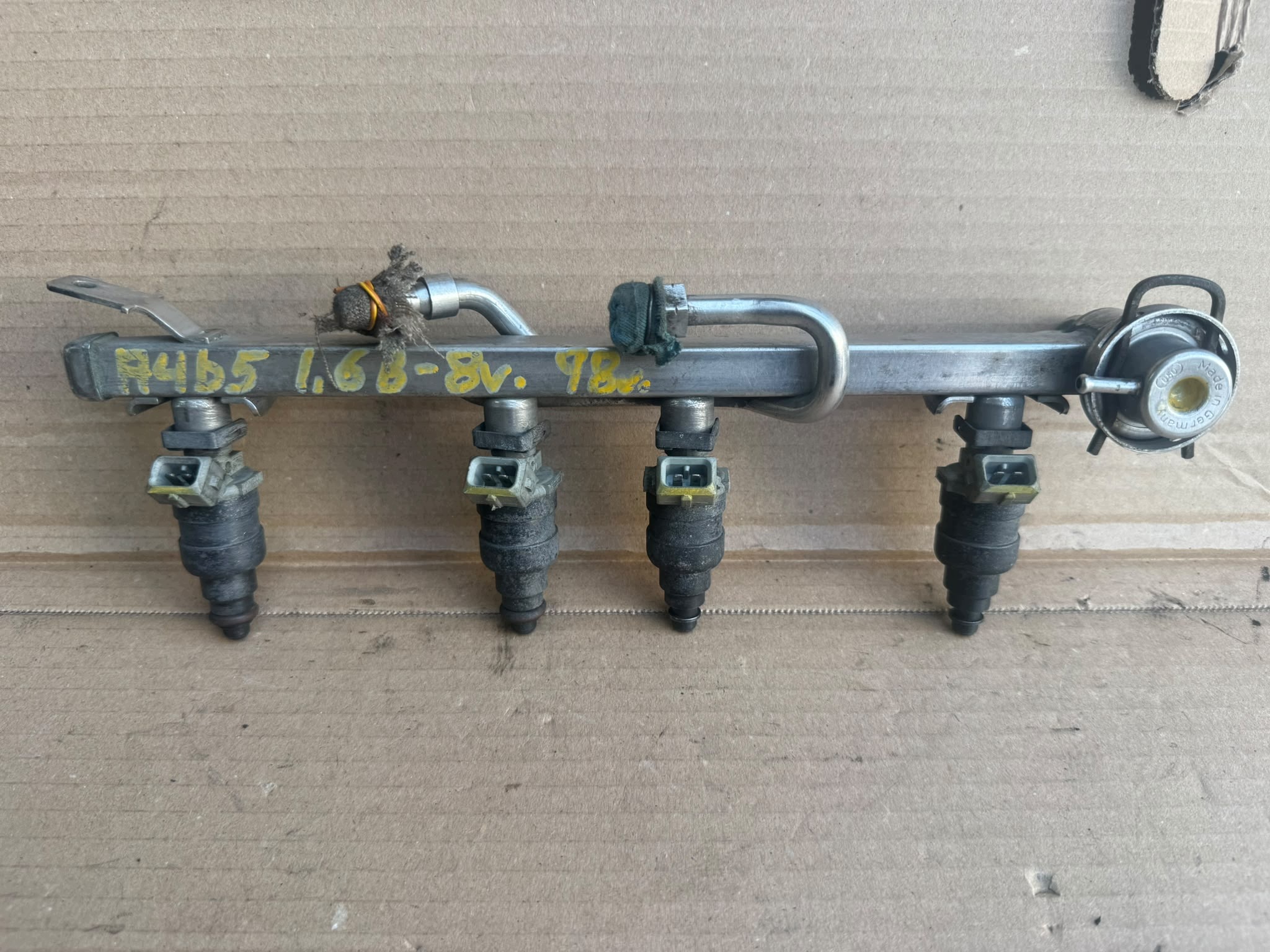 Rampe d'injection Audi A4 B5 VW Passat B5 1.6 image 2