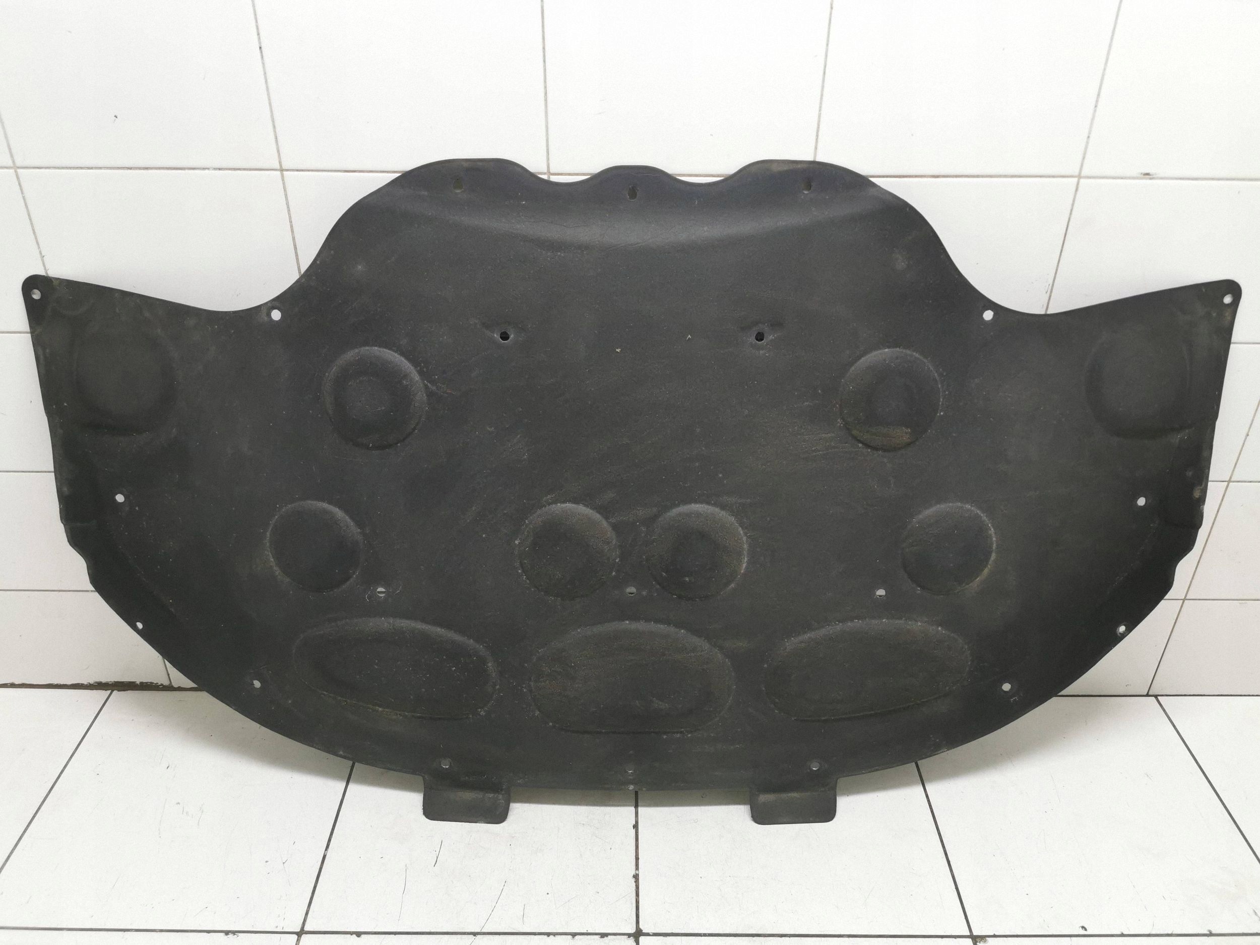 Moottoritilan äänieriste MB C W204 FRC128313