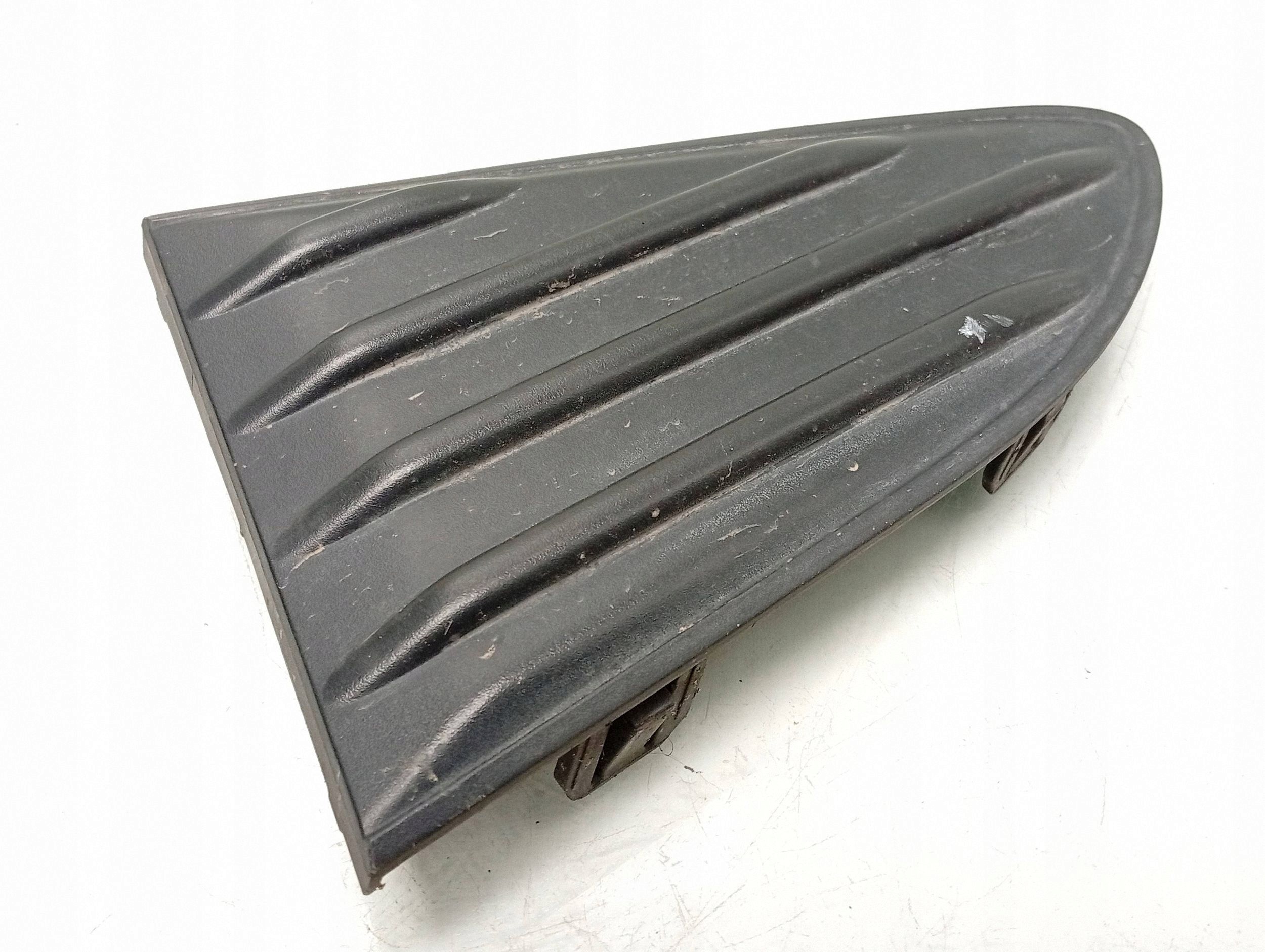 Toyota Yaris Heckleiste 2018 OEM 526820D010