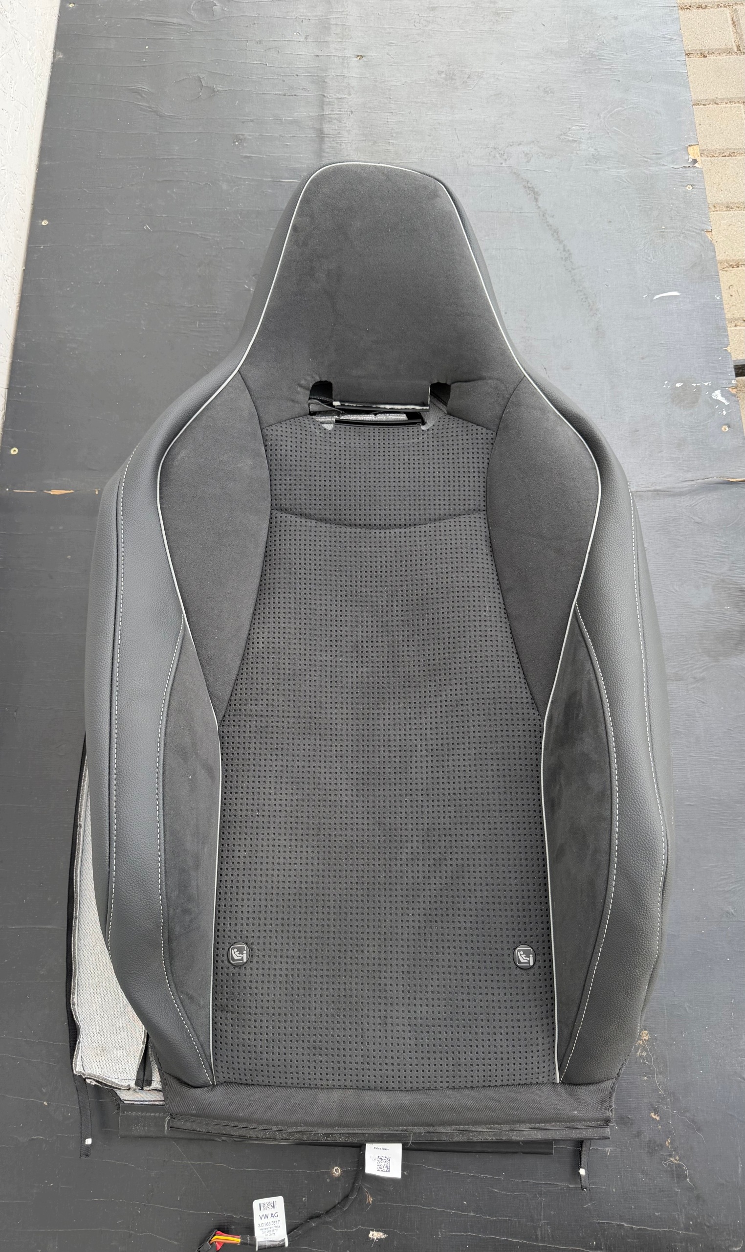 Dossier de siège droit Skoda Superb IV 3P0