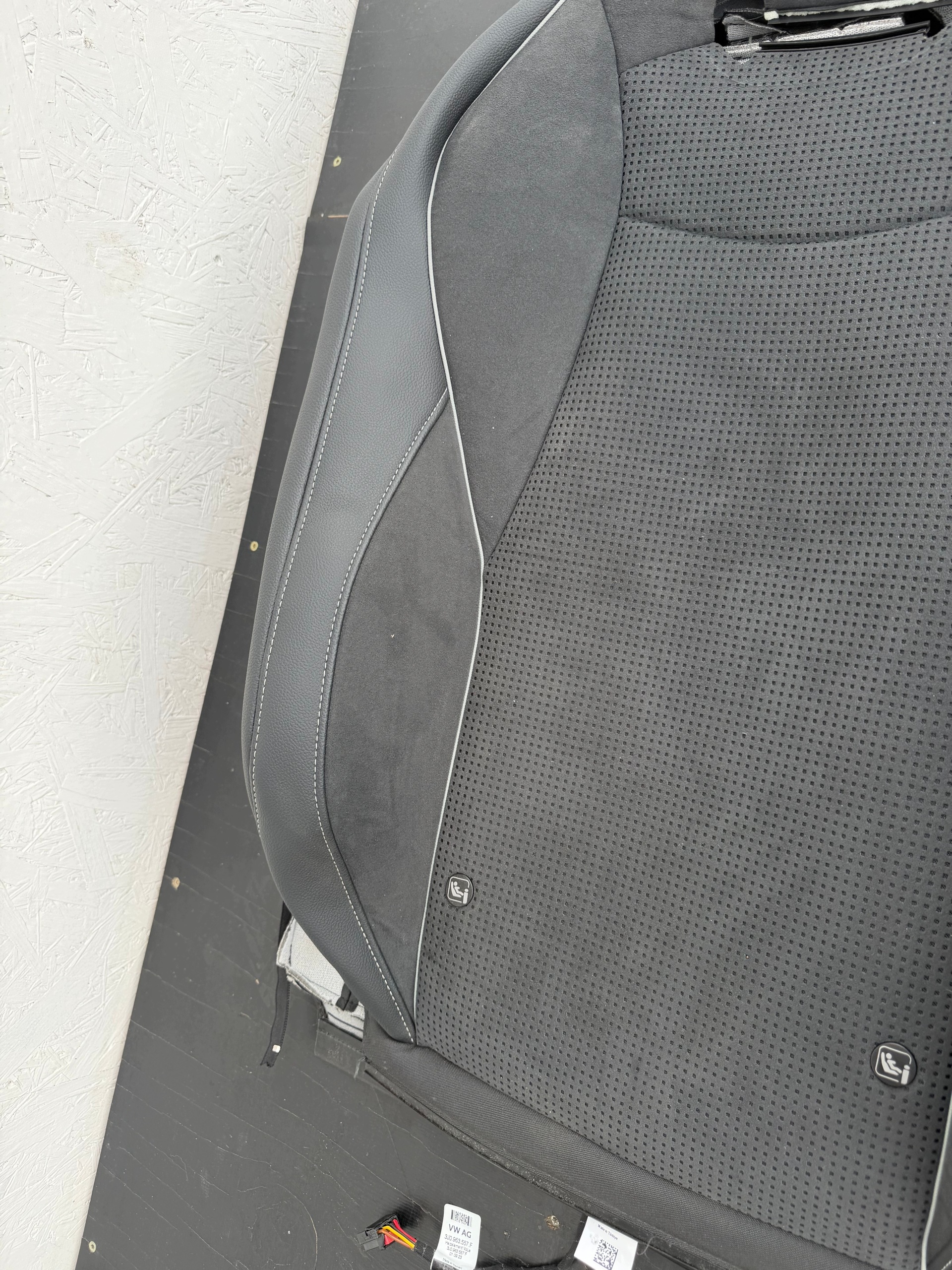 Skoda Superb IV 3P0 Seat Backrest Cover Right Used OEM