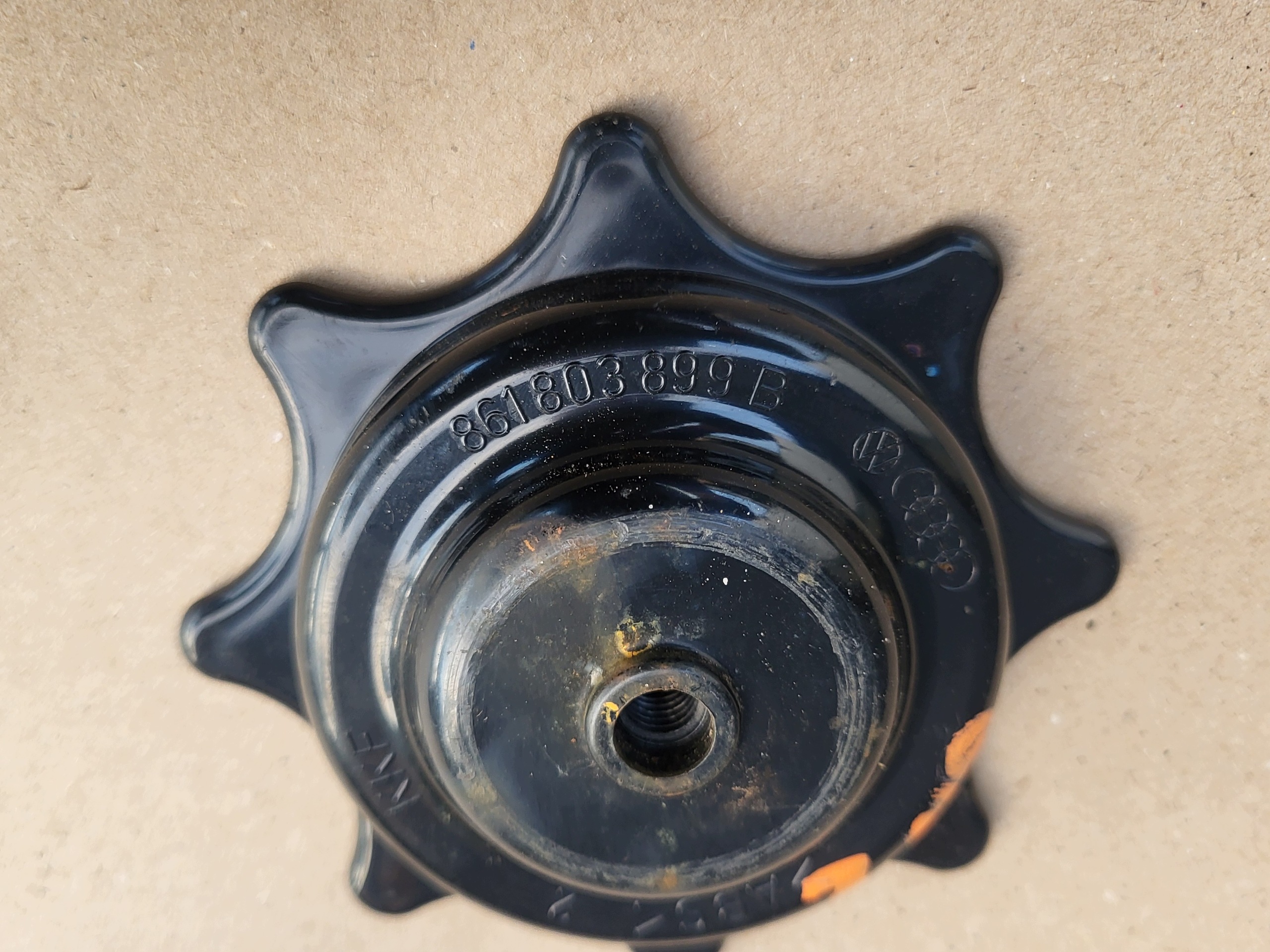 Vis roue de secours VW Golf III Polo 6N2 image 3