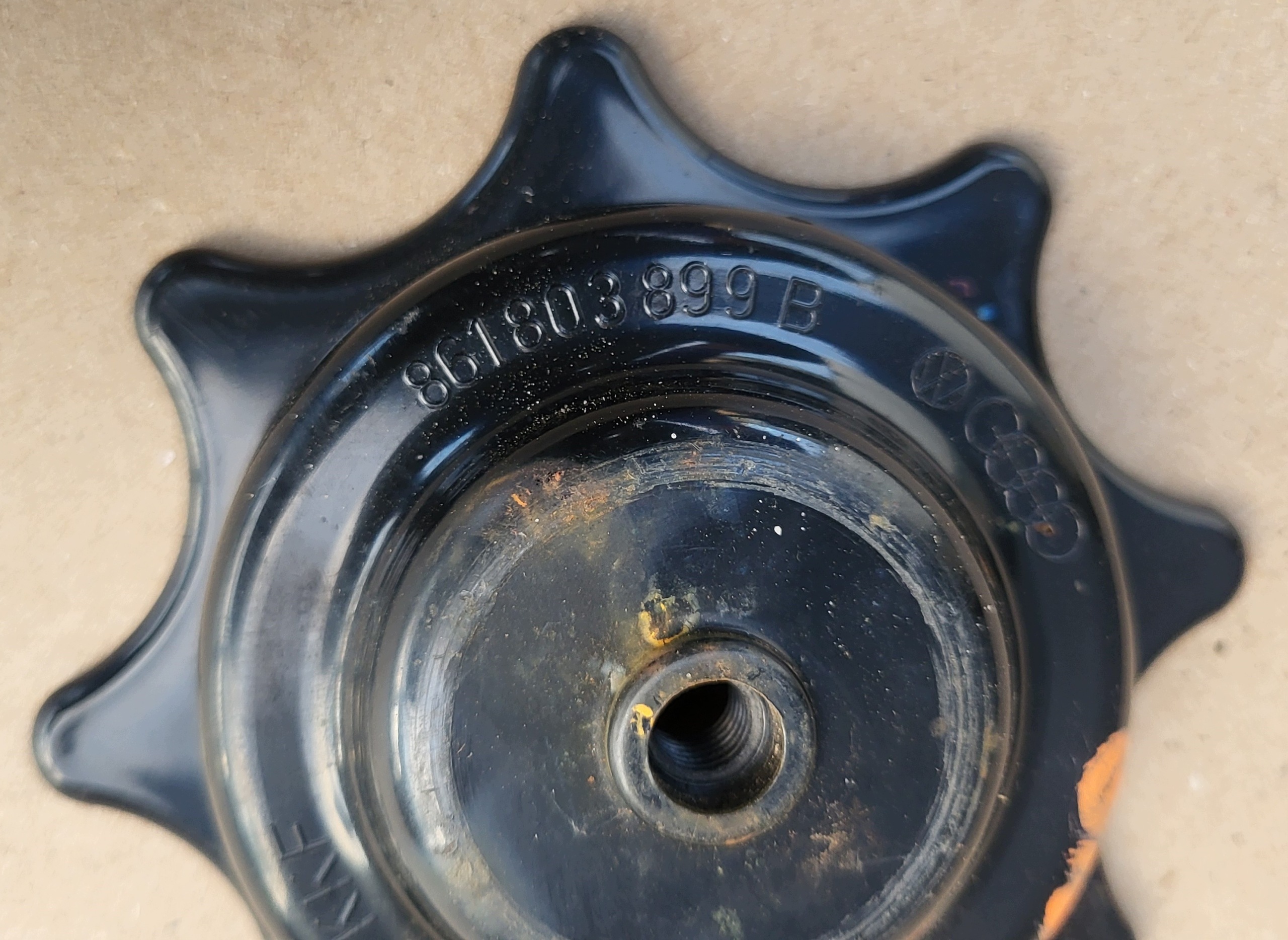 Vis roue de secours VW Golf III Polo 6N2 image 4