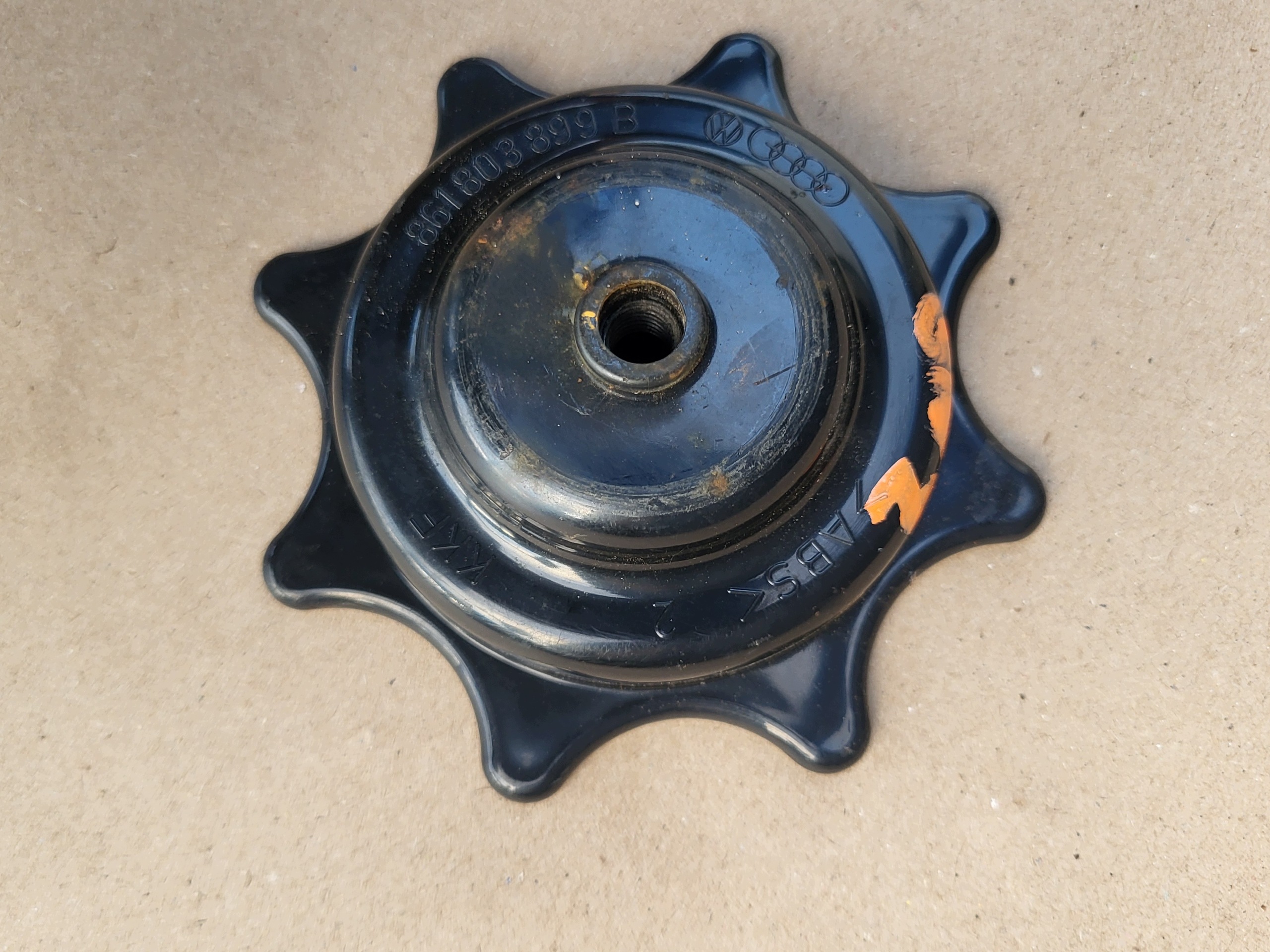 Vis roue de secours VW Golf III Polo 6N2 image 6