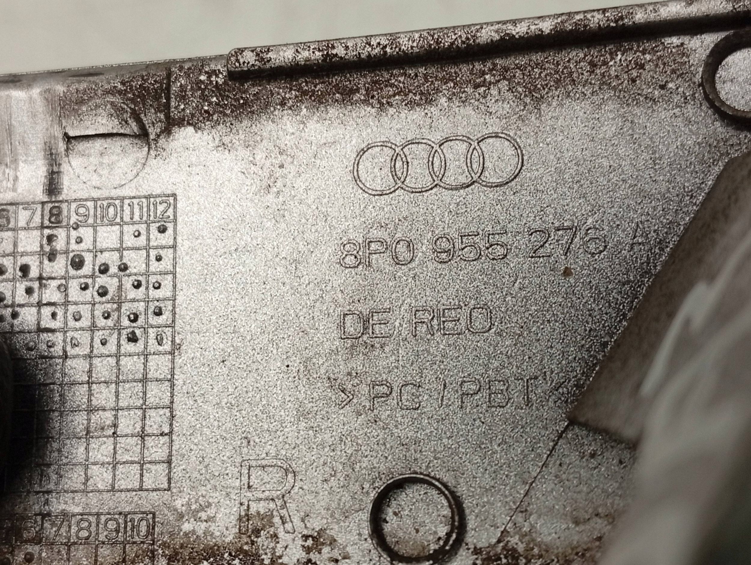 AUDI A3 8P Sportback Höger Främre Spolarstrålkastarlock 8P0955276A image 4
