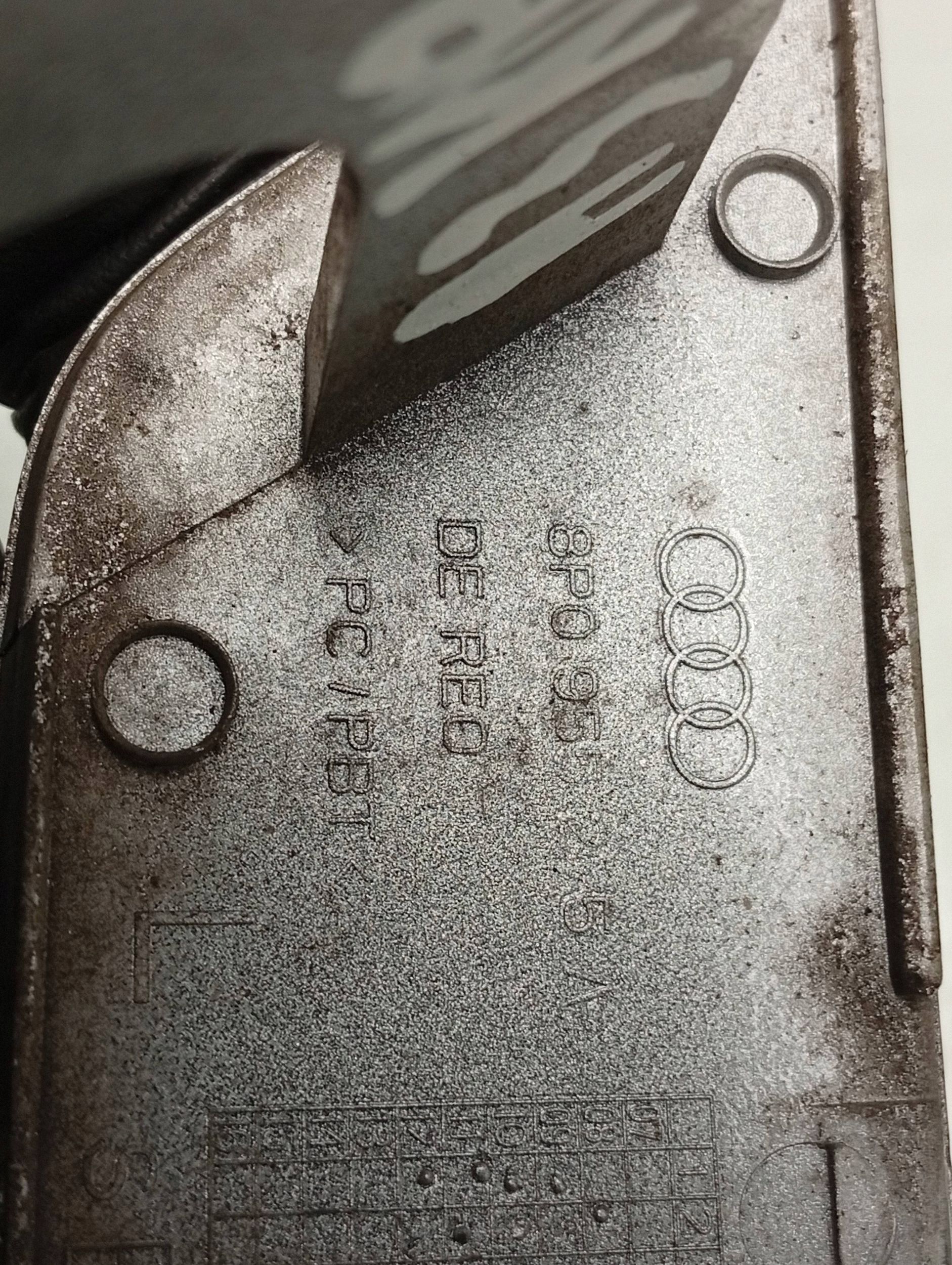 Audi OE 8P0955275A Bouchon de lave-glace image 4