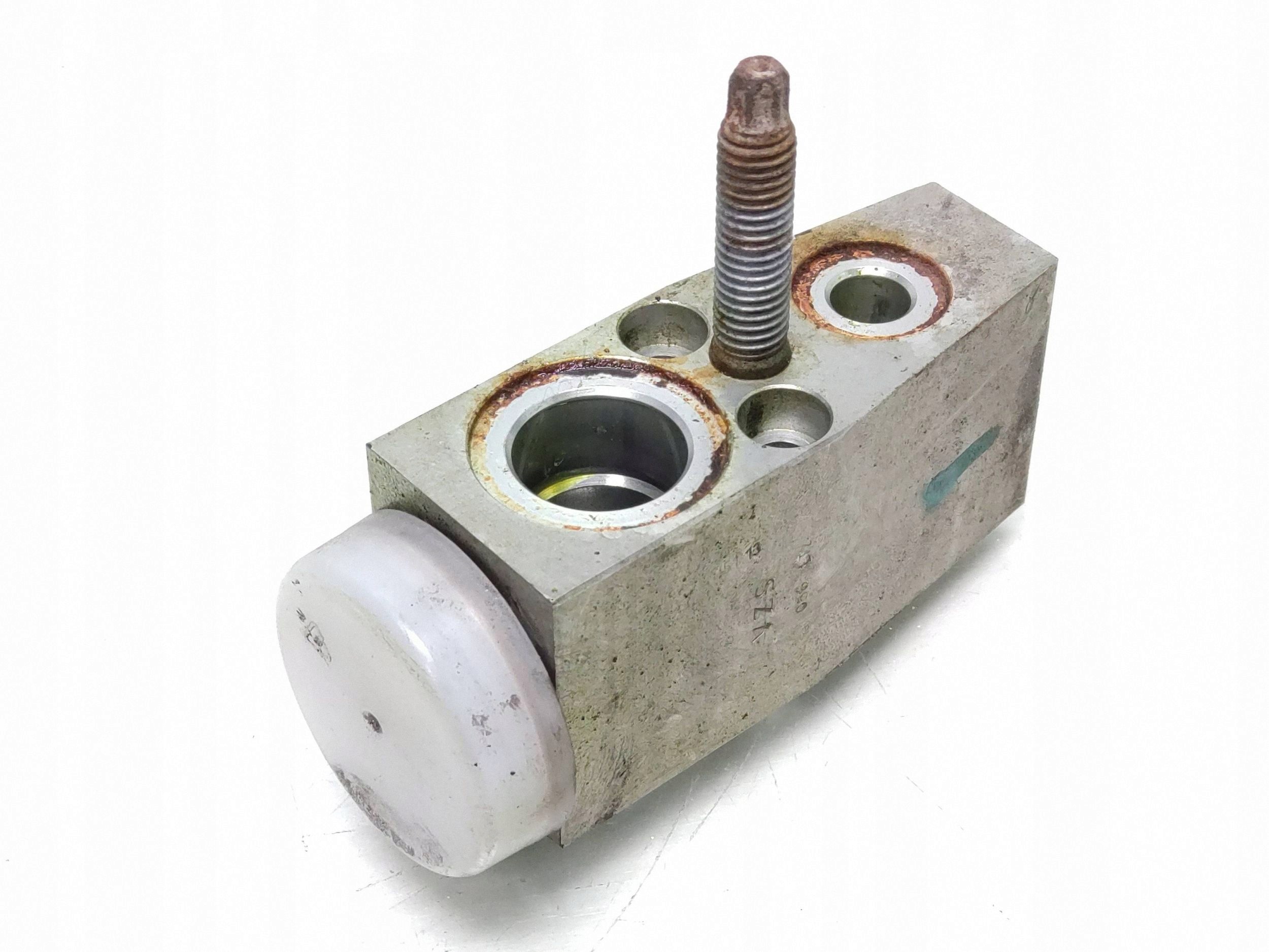 Válvula de expansión A/C Ford OE BK21-19849-AA image 2