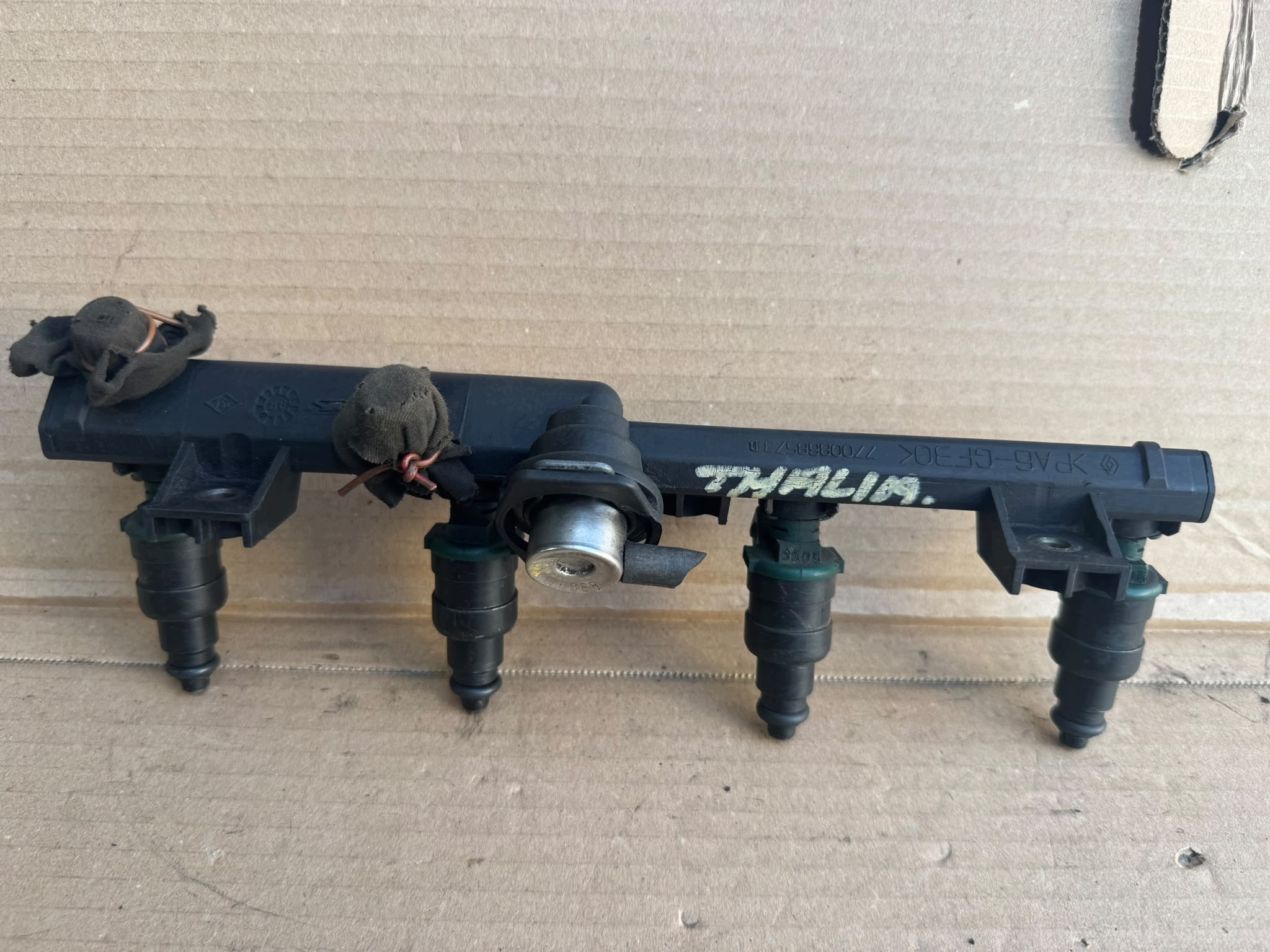 Régulateur d'injecteur Renault Clio II 1.4 8V image 3