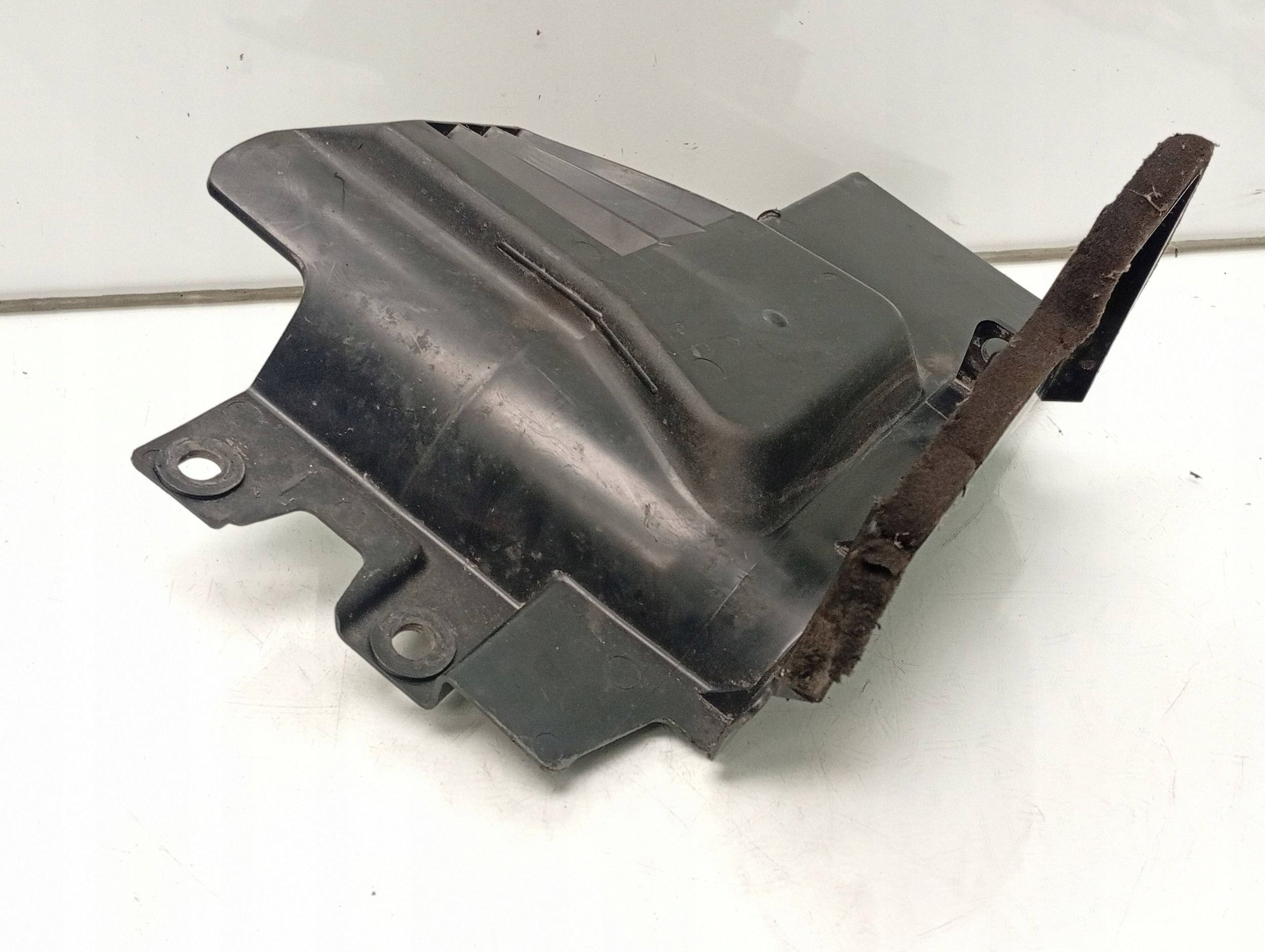 Jäähdyttimen suojus Oikea Nissan Qashqai+2 62822BR30A