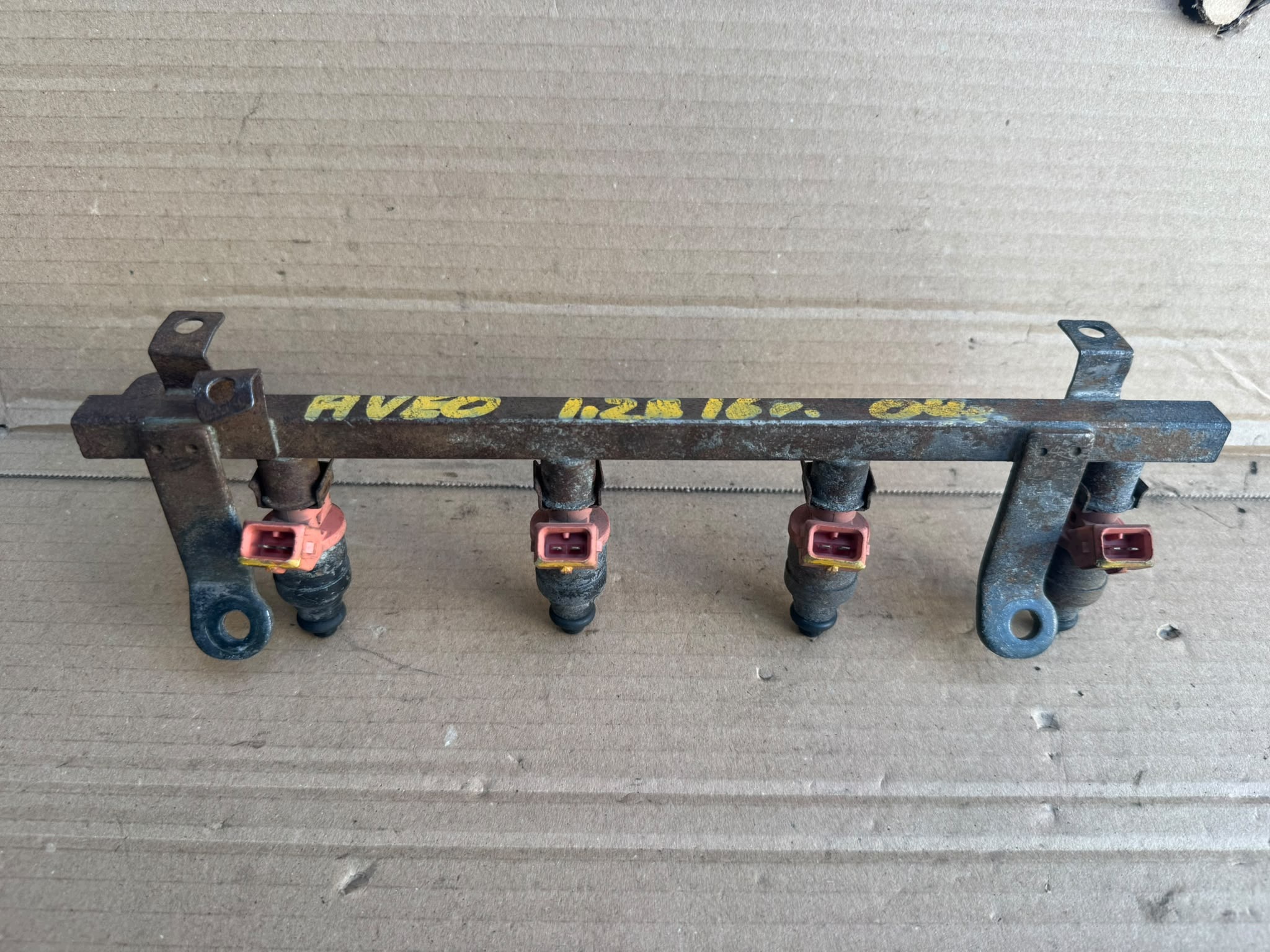 Rampe d'injection Chevrolet Aveo 1.0 1.2 8V image 2