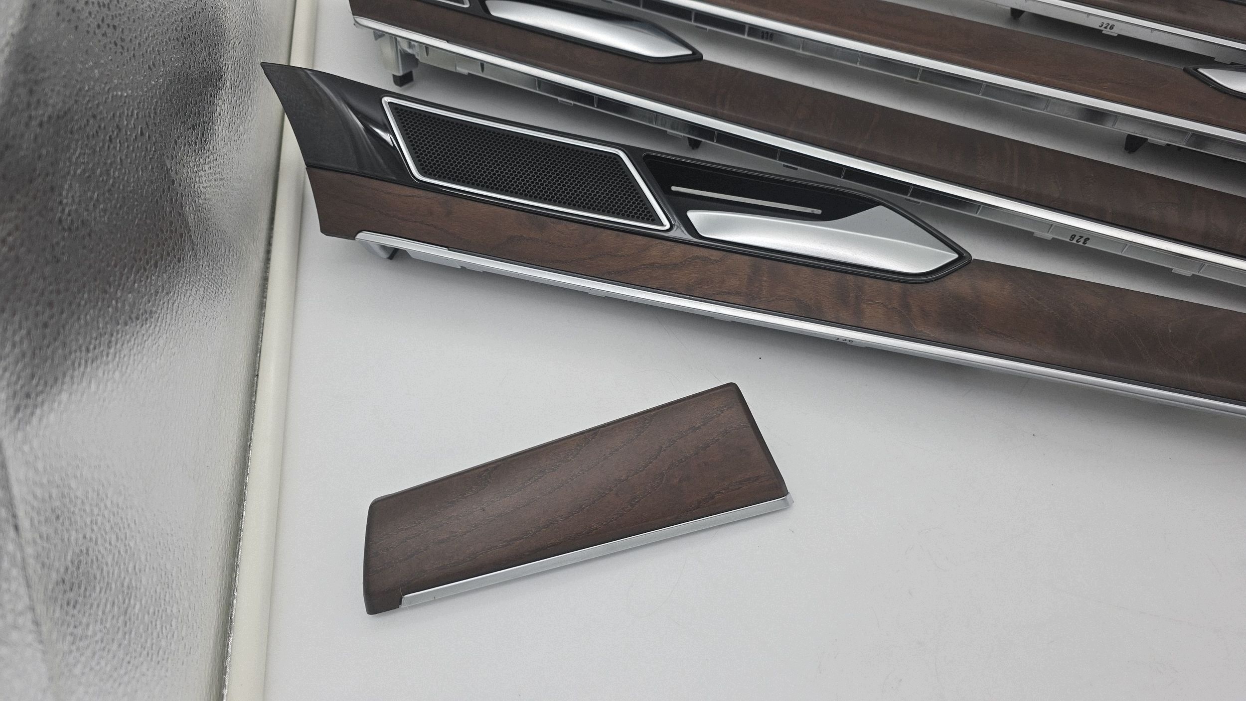 Other part of the interior Volkswagen PASSAT B8 3G1837114J