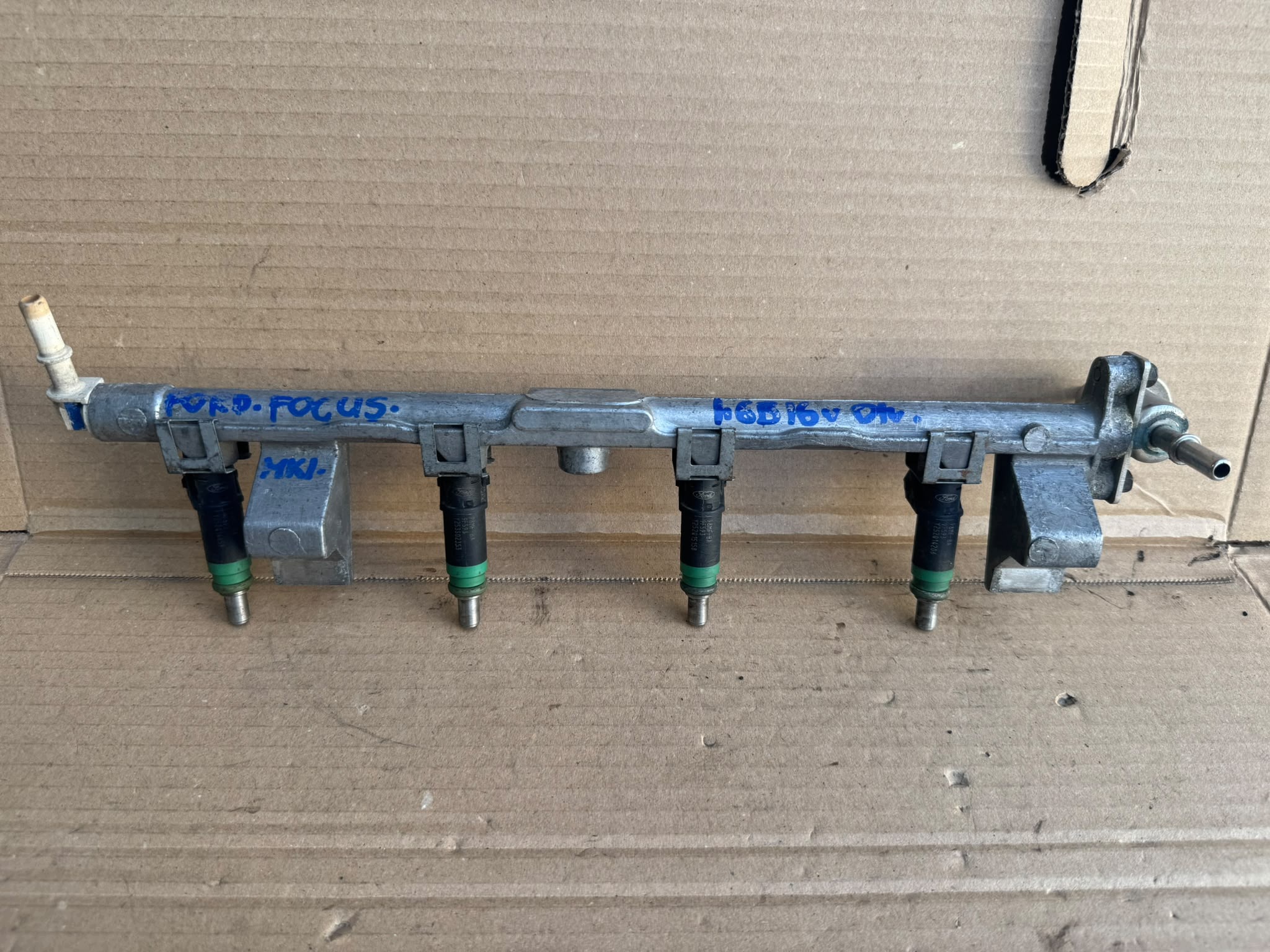 Rampe d'injection Ford Focus MK1 1.4/1.6 16V image 2