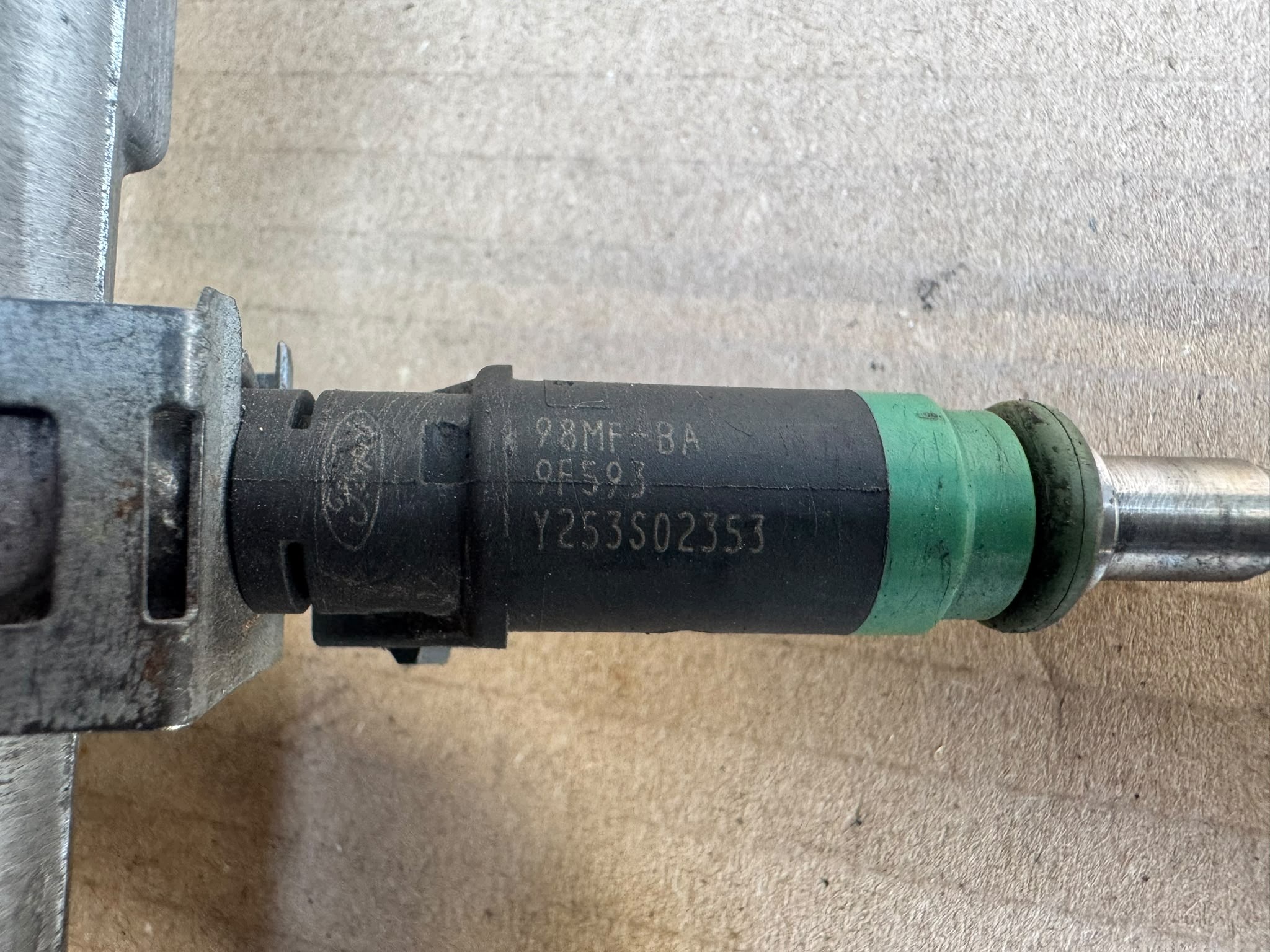 Kraftstoff-Einspritzleiste Ford Focus 1,4/1,6 16V