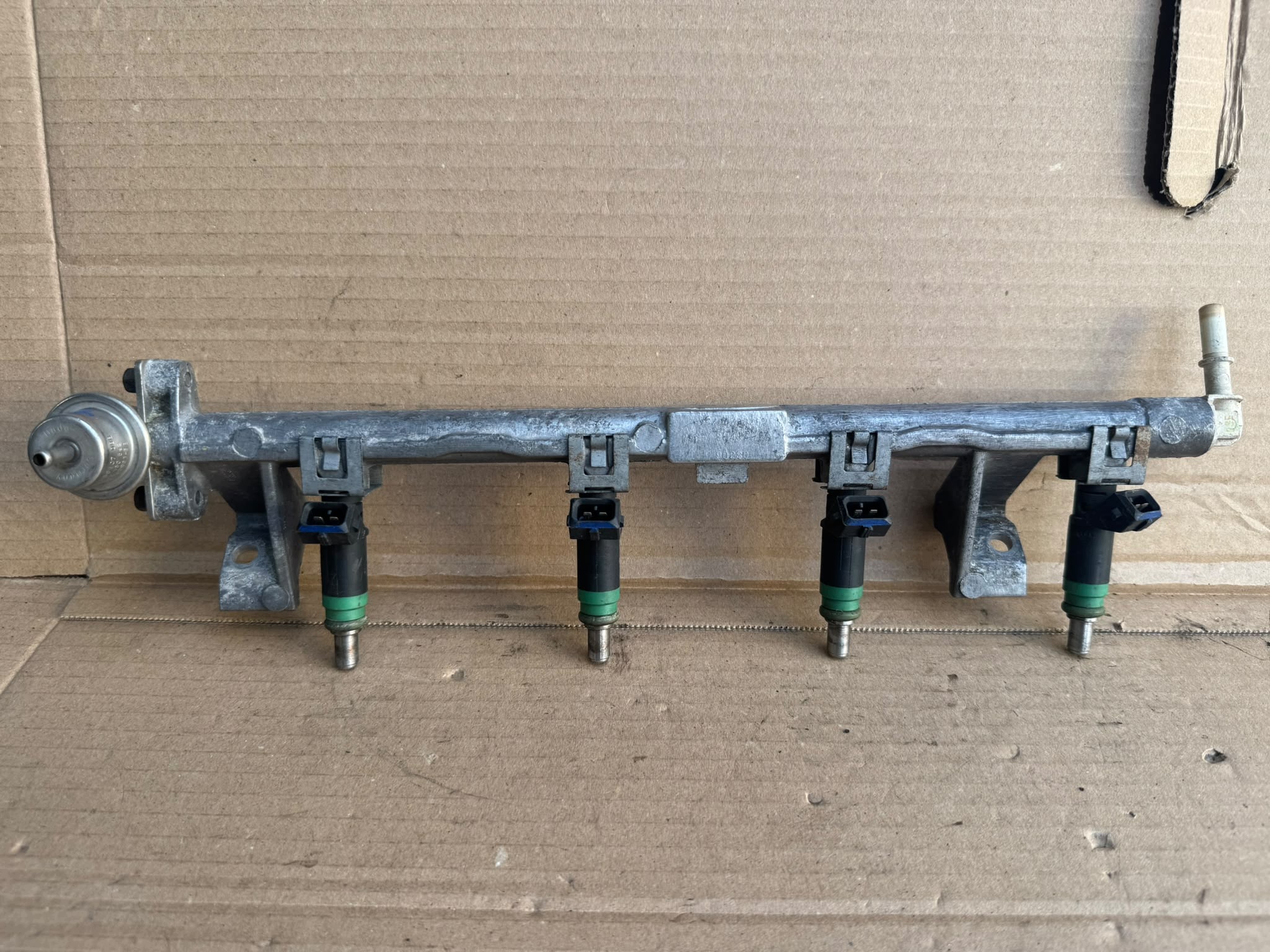 Rampe d'injection Ford Focus MK1 1.4/1.6 16V image 3