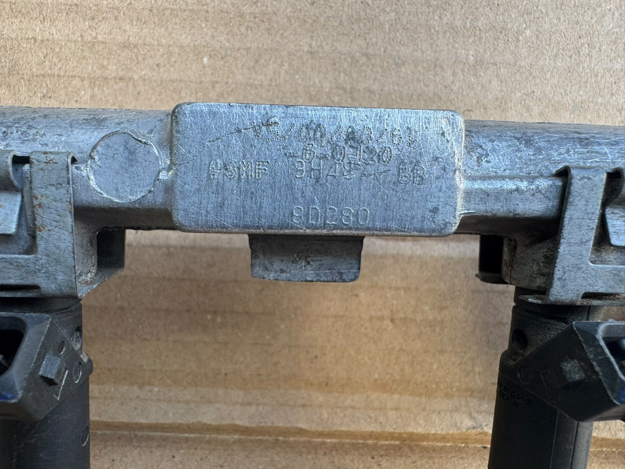 Rampe d'injection Ford Focus MK1 1.4/1.6 16V image 4