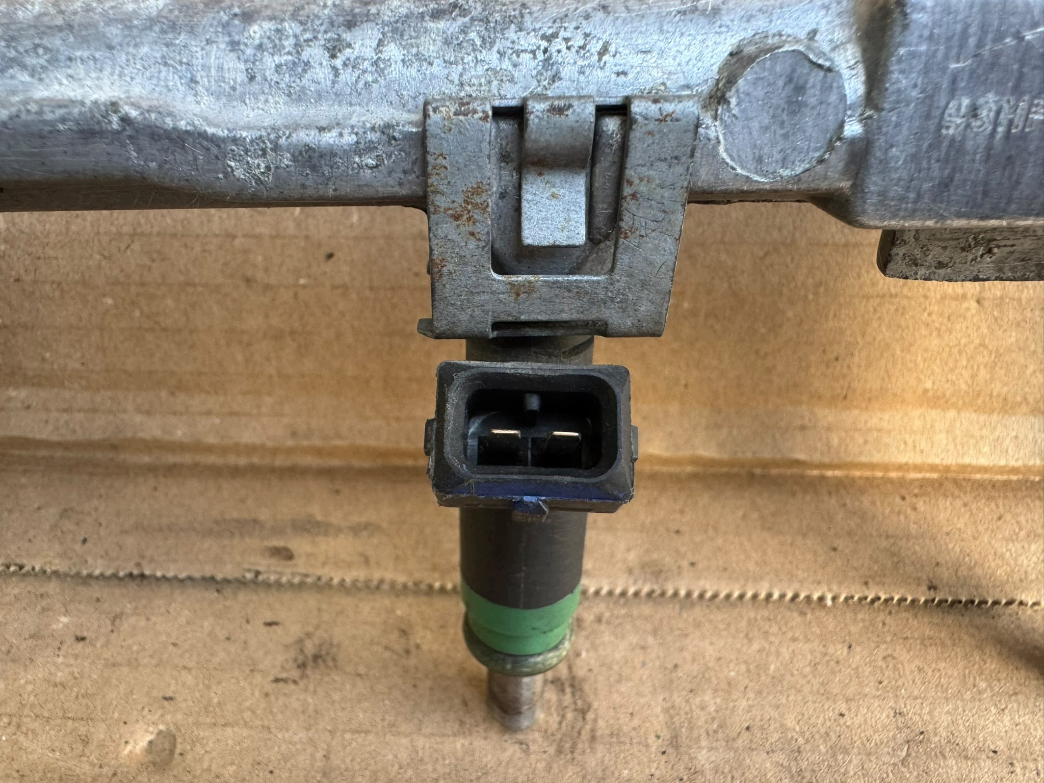 Rampe d'injection Ford Focus MK1 1.4/1.6 16V image 5