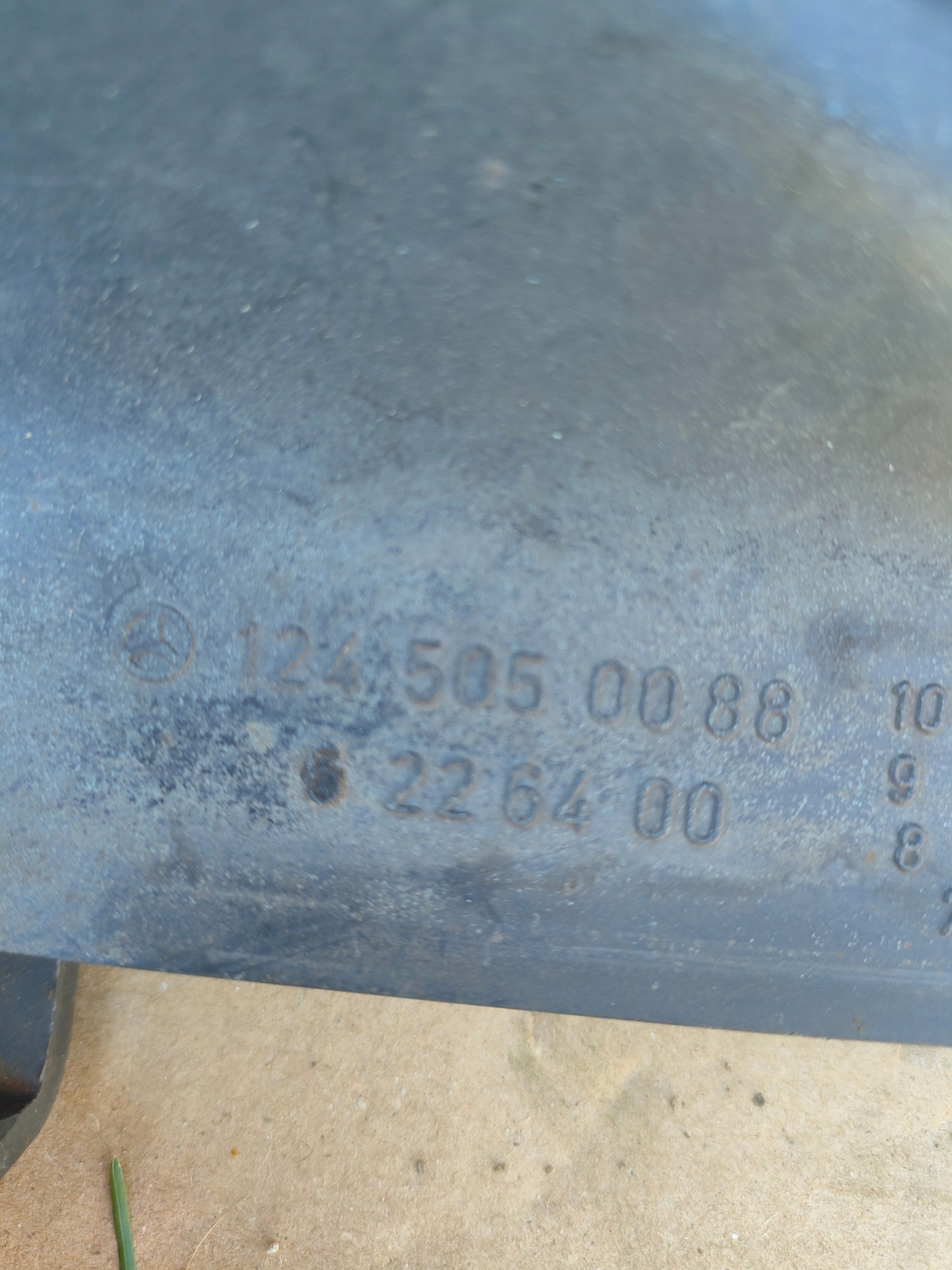 Unterer Kühlerschutz Stoßstange Mercedes 124 W124 1245050088 image 5