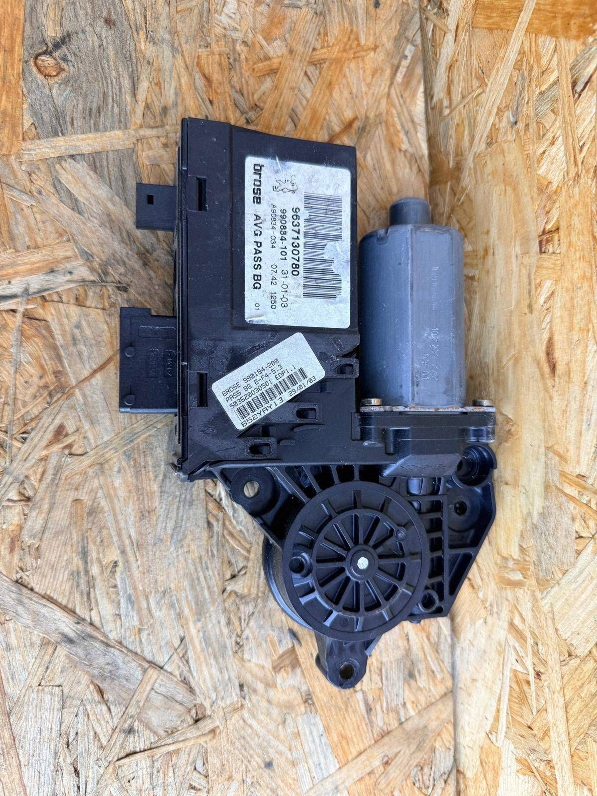 Motor de Vidro Esquerdo Dianteiro Peugeot 307 9637130780 image 2