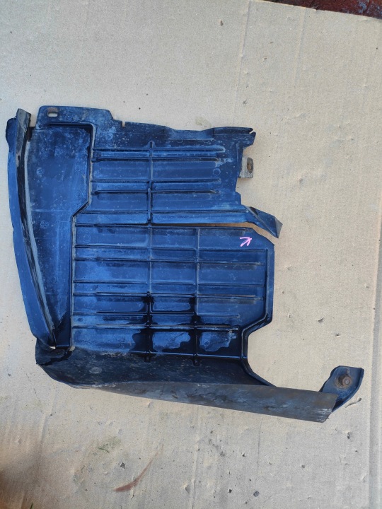 Etulokasuoja Mercedes W124 kulma A1248840435