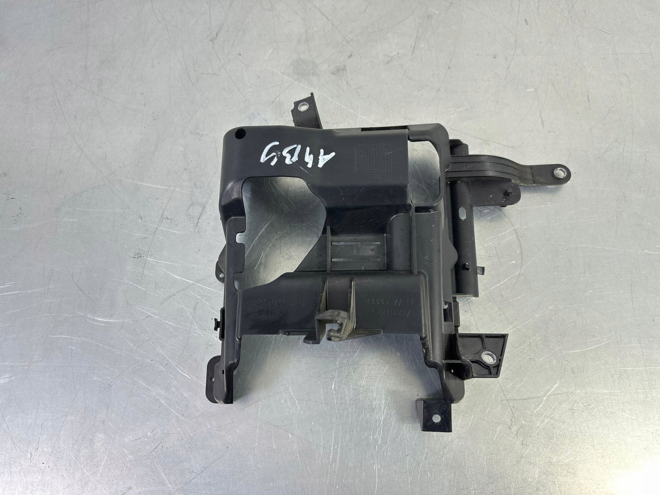 Audi A5 2024 Supporto ECU 8W0907649A image 2