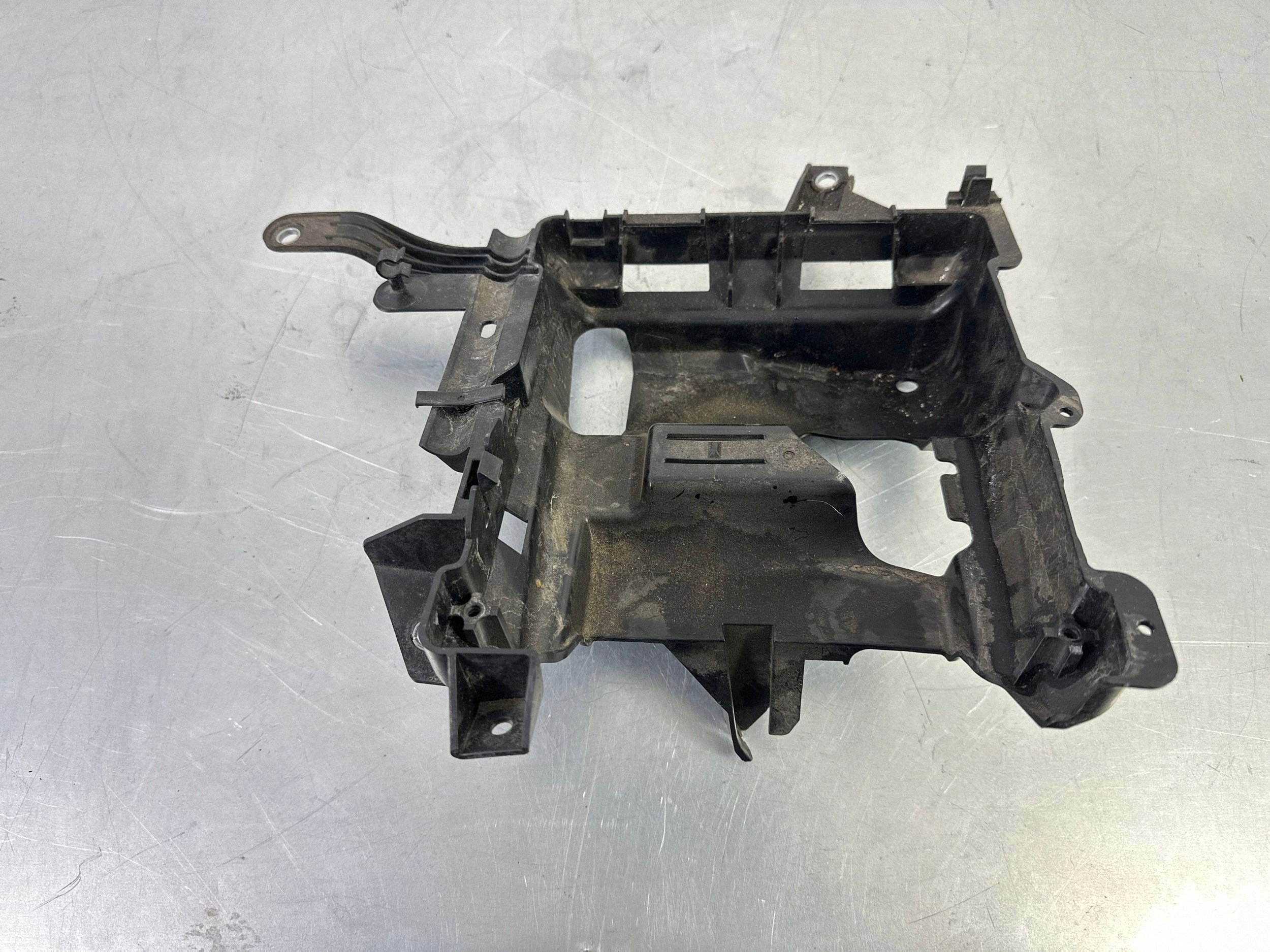 Audi A5 2024 Supporto ECU 8W0907649A image 4