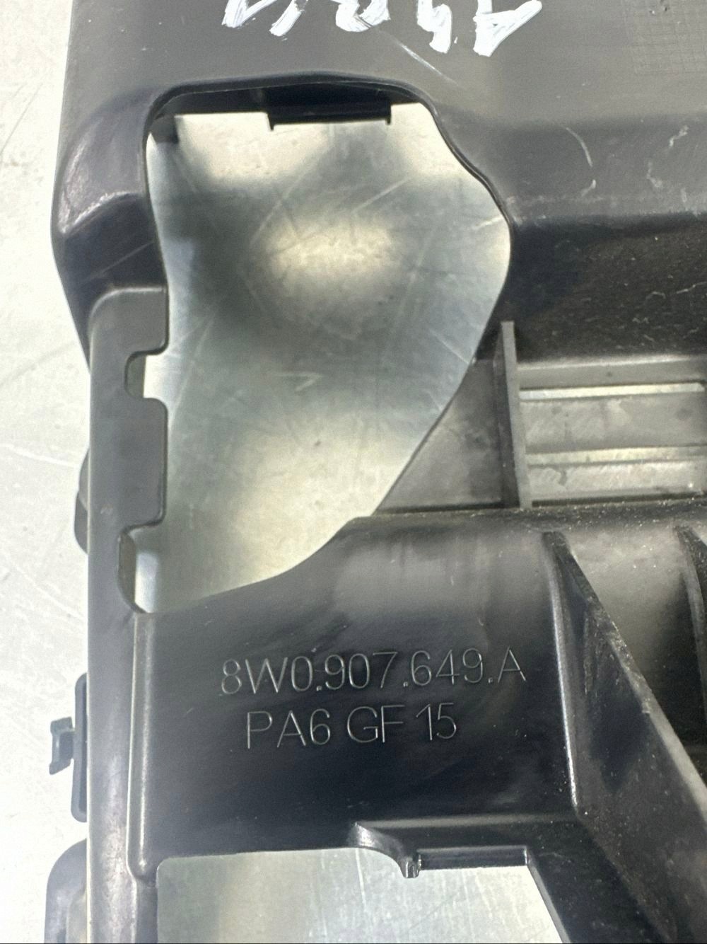 Audi A5 2024 Supporto ECU 8W0907649A image 6