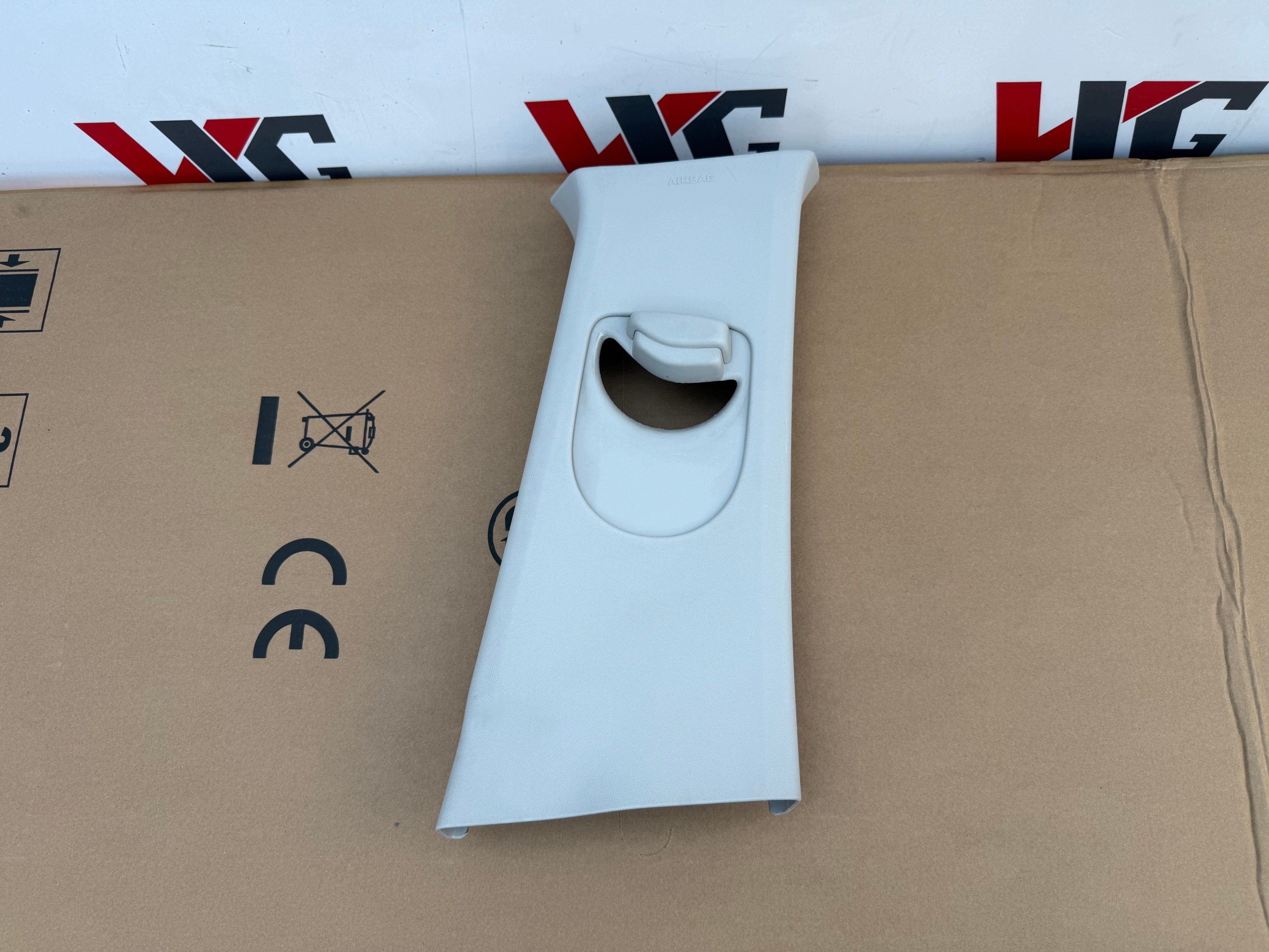 Cache montant droit Renault Talisman 769139225R image 2