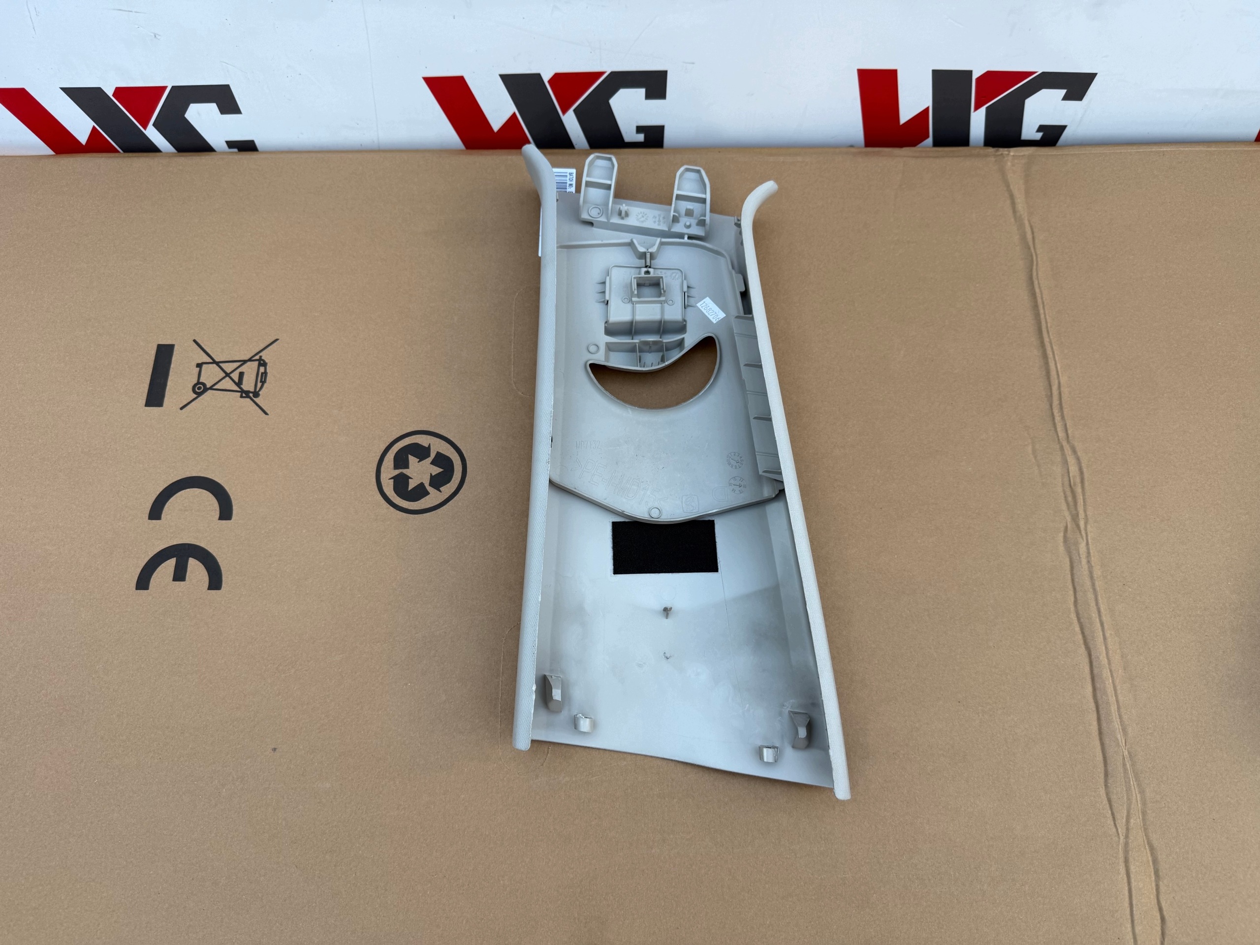 Cache montant droit Renault Talisman 769139225R image 3
