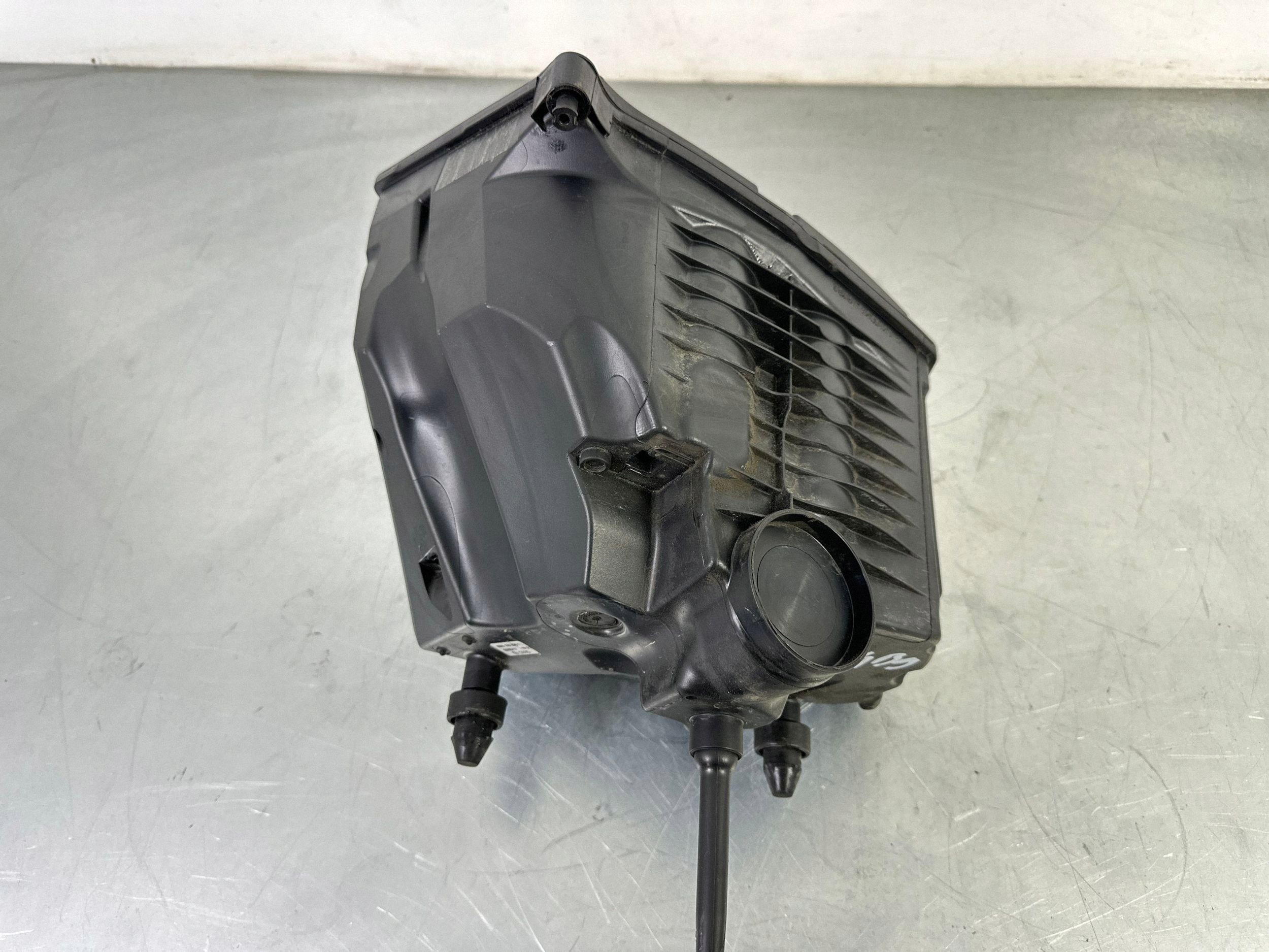 Audi OE 8W0133835T Luftfiltergehäuse image 2