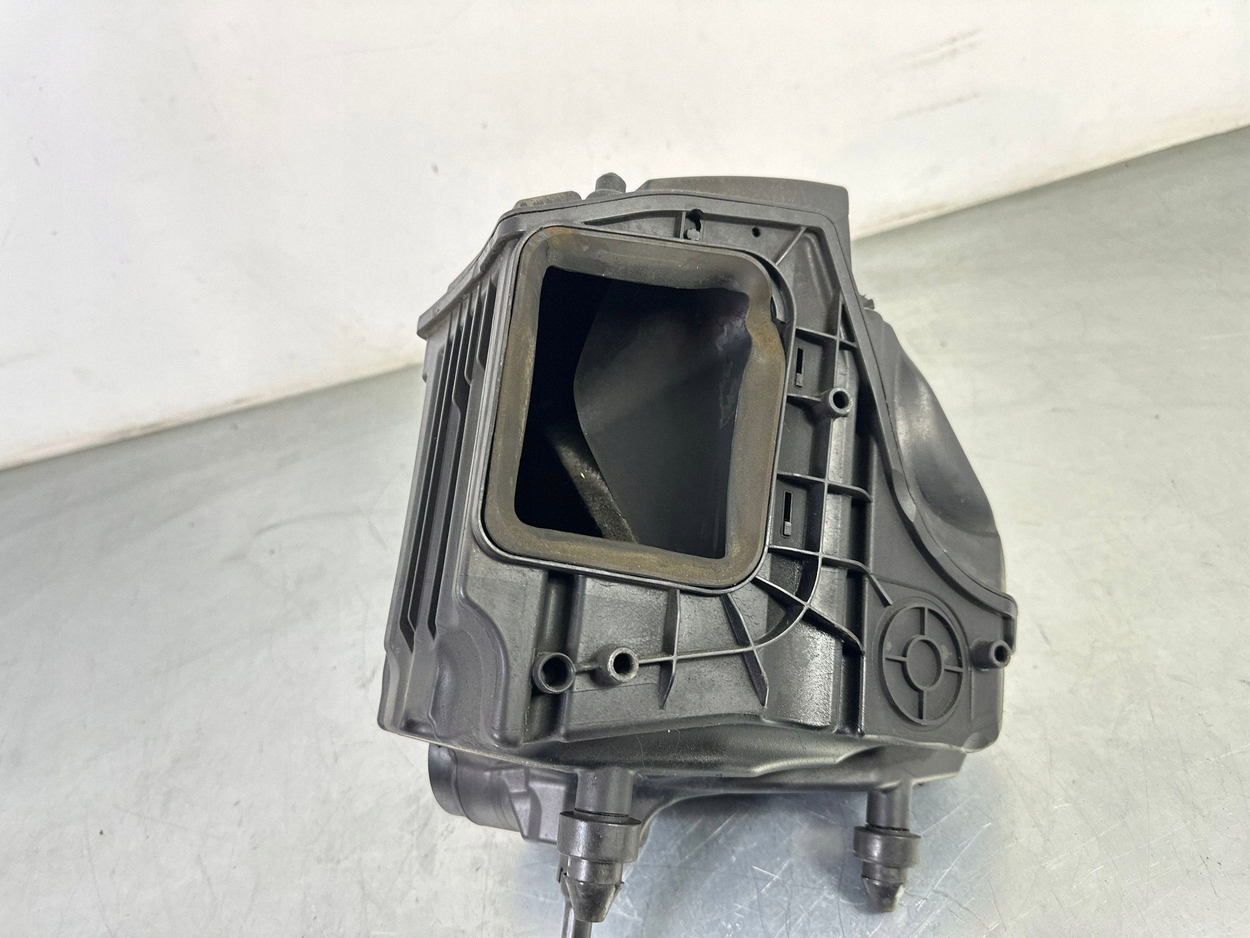 Audi OE 8W0133835T Luftfiltergehäuse image 8