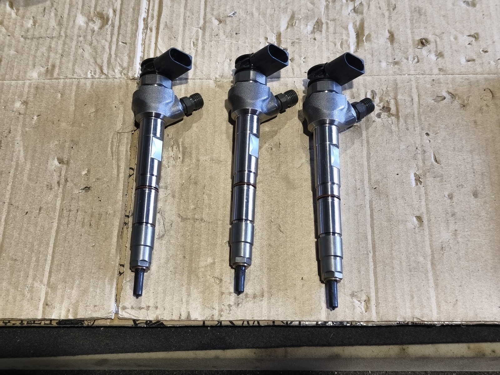 Injecteur VW Audi 2.0 TDI 0445111221 image 2